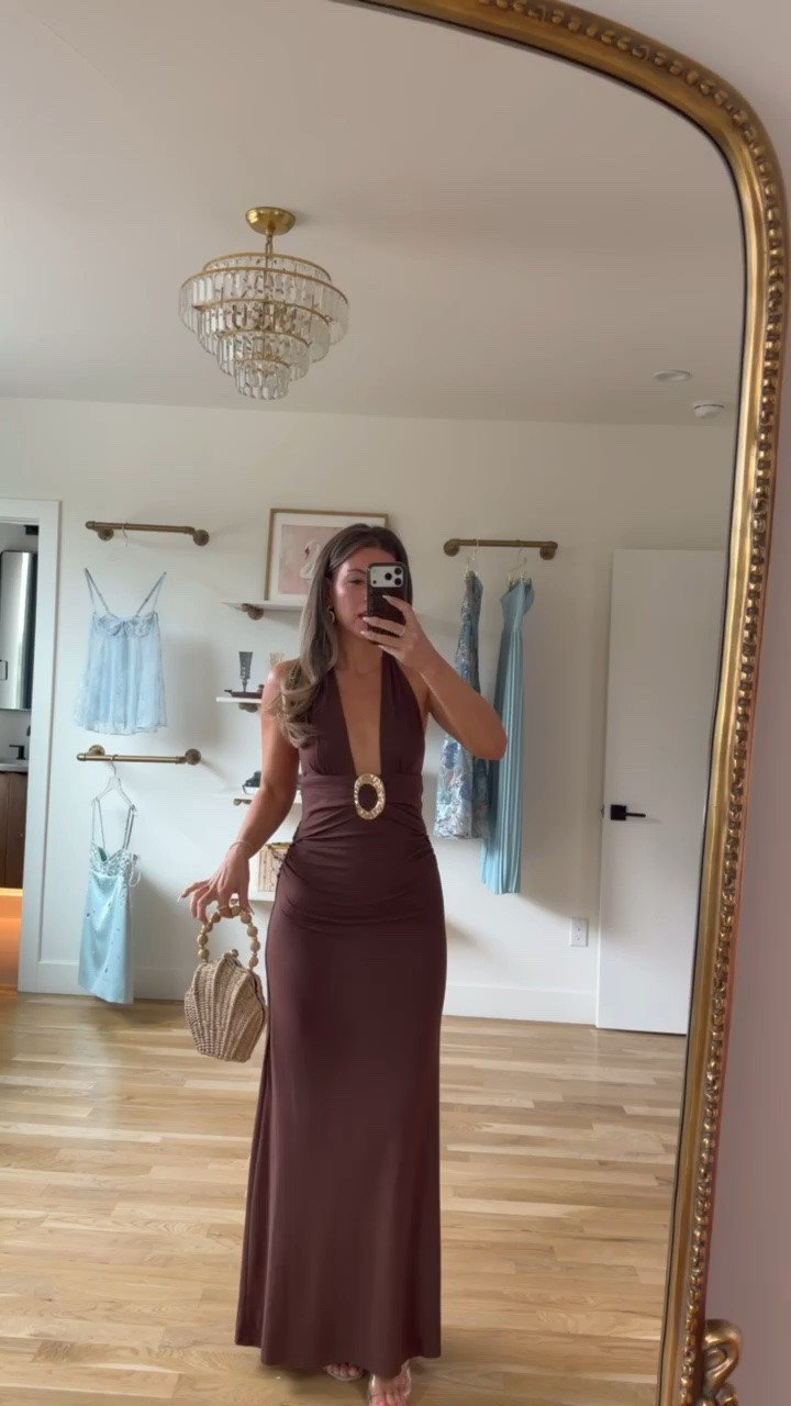 brown halter dress with plunging neck wedding guest and spring formal event dress from Amazon  

Electric picks code: emerson20

Wearing my usual 2/small

Wedding guest
formal event
Black tie
Spring party
Special occasion
Pleated dress
Strapless

#LTKSeasonal #LTKootd #LTKgrwm