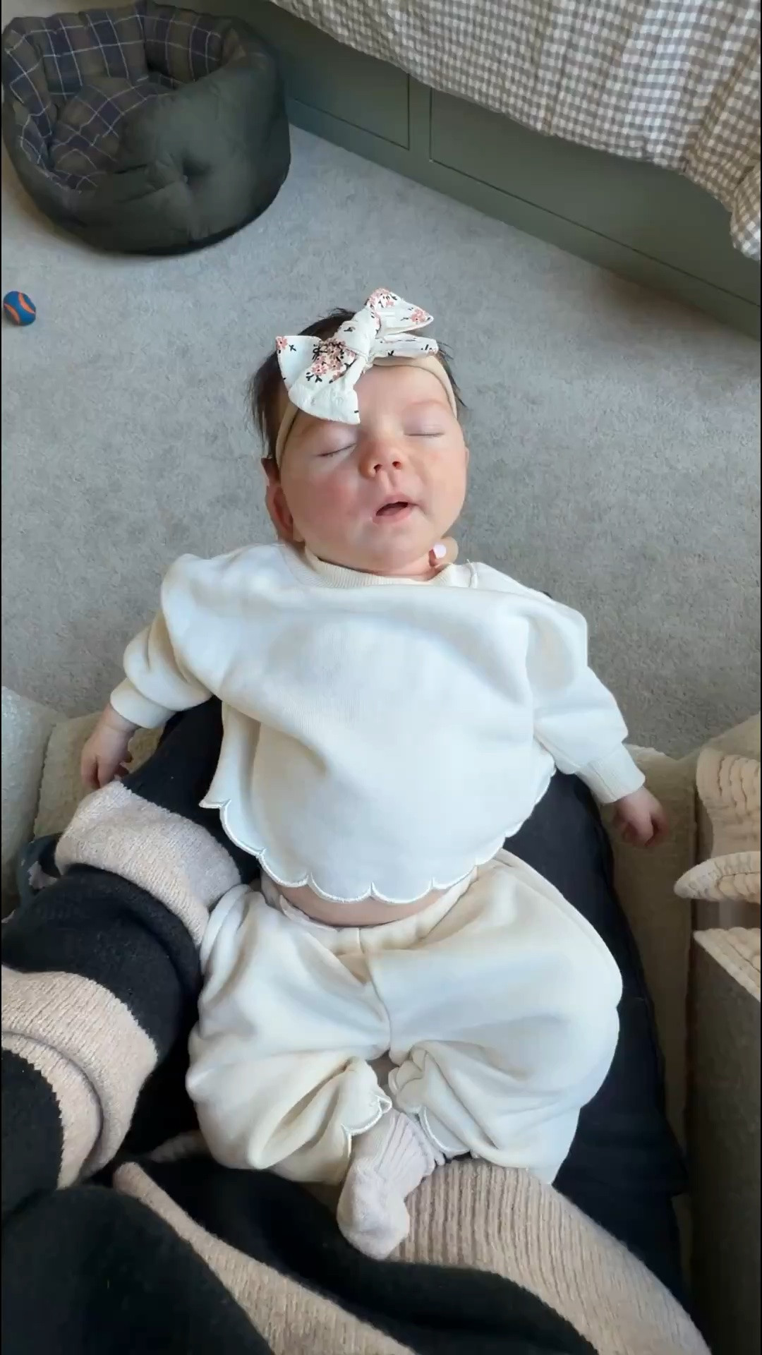 Amazon scalloped baby sweatsuit is just the cutest and under $20! Also her bow comes in a pack of 10 for $8!

#LTKKids #LTKBaby #LTKmomlife