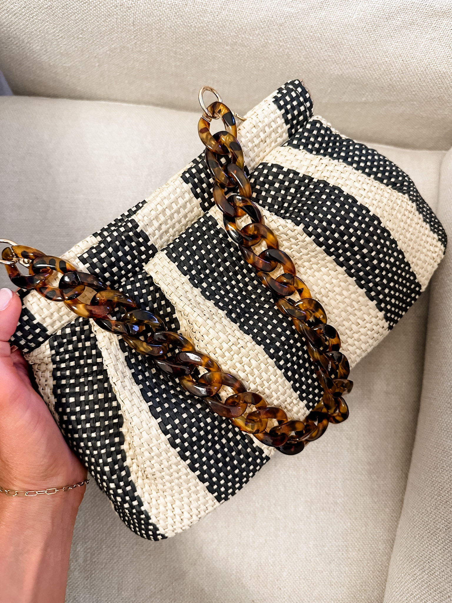 I have been loving this clutch this summer! Can’t believe it’s from Target! Under $30! 😍👏🏼

Loverly Grey, Target finds, straw clutch, summer purse 

#LTKSeasonal #LTKItBag #LTKFindsUnder50