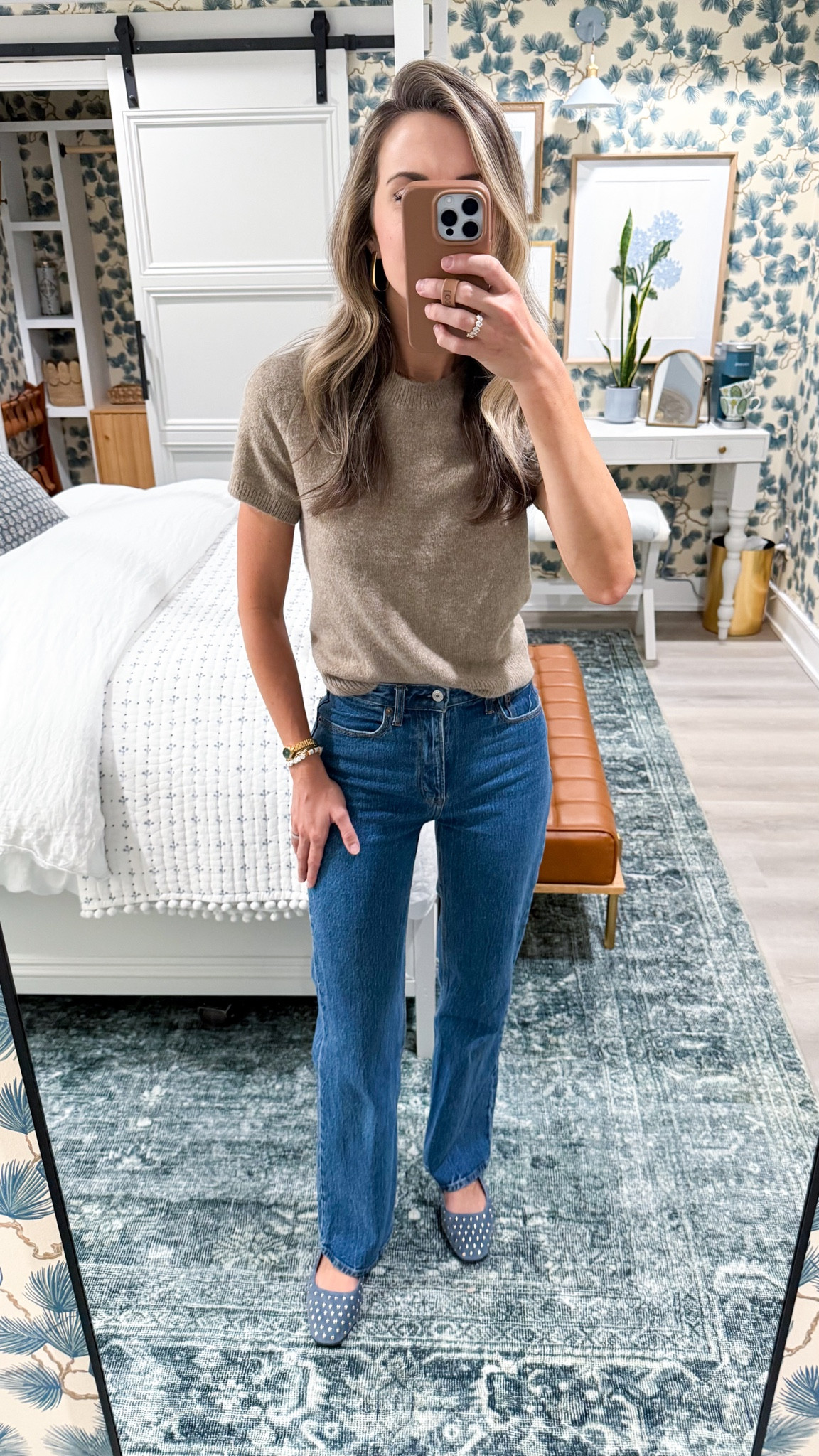 When it’s fall but it’s still hot 🍂

This sweater top is so cute and comfy! Wearing an XS and it fits well. Jeans are also Abercrombie and my go-tos. True to size in medium marble.

Kind of obsessed with these shoes — true to size! 

And my watch is on sale!



#LTKSaleAlert #LTKSeasonal #LTKStyleTip