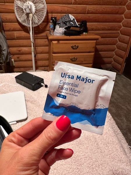 The best wipes for travel! Individually wrapped and so leave your face feeling fresh and clean. #UrsaMajor

#LTKbeauty