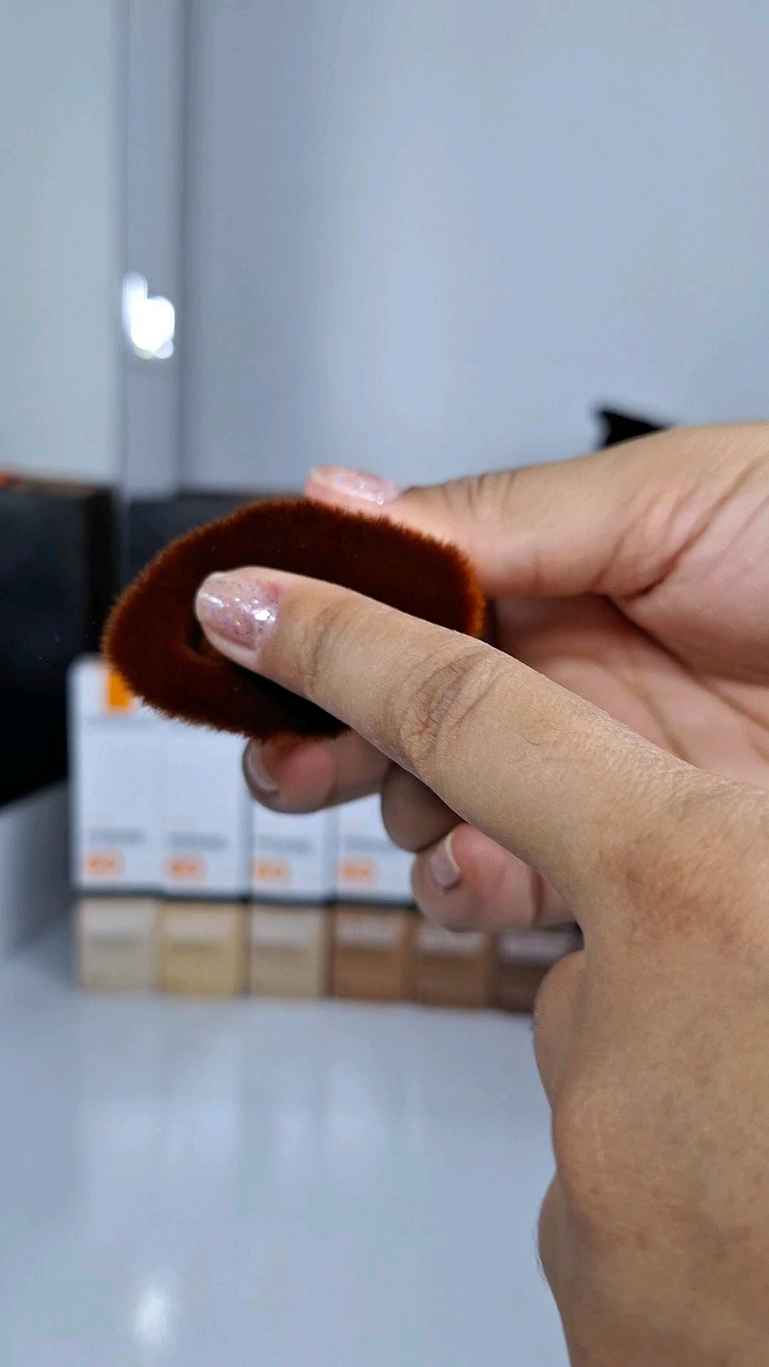 Pele radiante nesse verão! 🌞👙🌊      Recebi as 6 novas cores do Protetor Solar Facial Anthelios Ultra Cover FPS60 La Roche-Posay!     Promete 12hrs de alta proteção, cobertura de base já na primeira passada, textura natural, leve e fluída, e não craquela, é oil free, tem proteção UVA e UVB, também e é hipoalergênica, não arde os olhos, é dermatologicamente testada.     Contém Niacinamida, Vitamina E, Água Termal de La Roche-Posay, Sistema Filtrante de La Roche-Posay

#LTKbrasil #LTKsummer #LTKbeleza