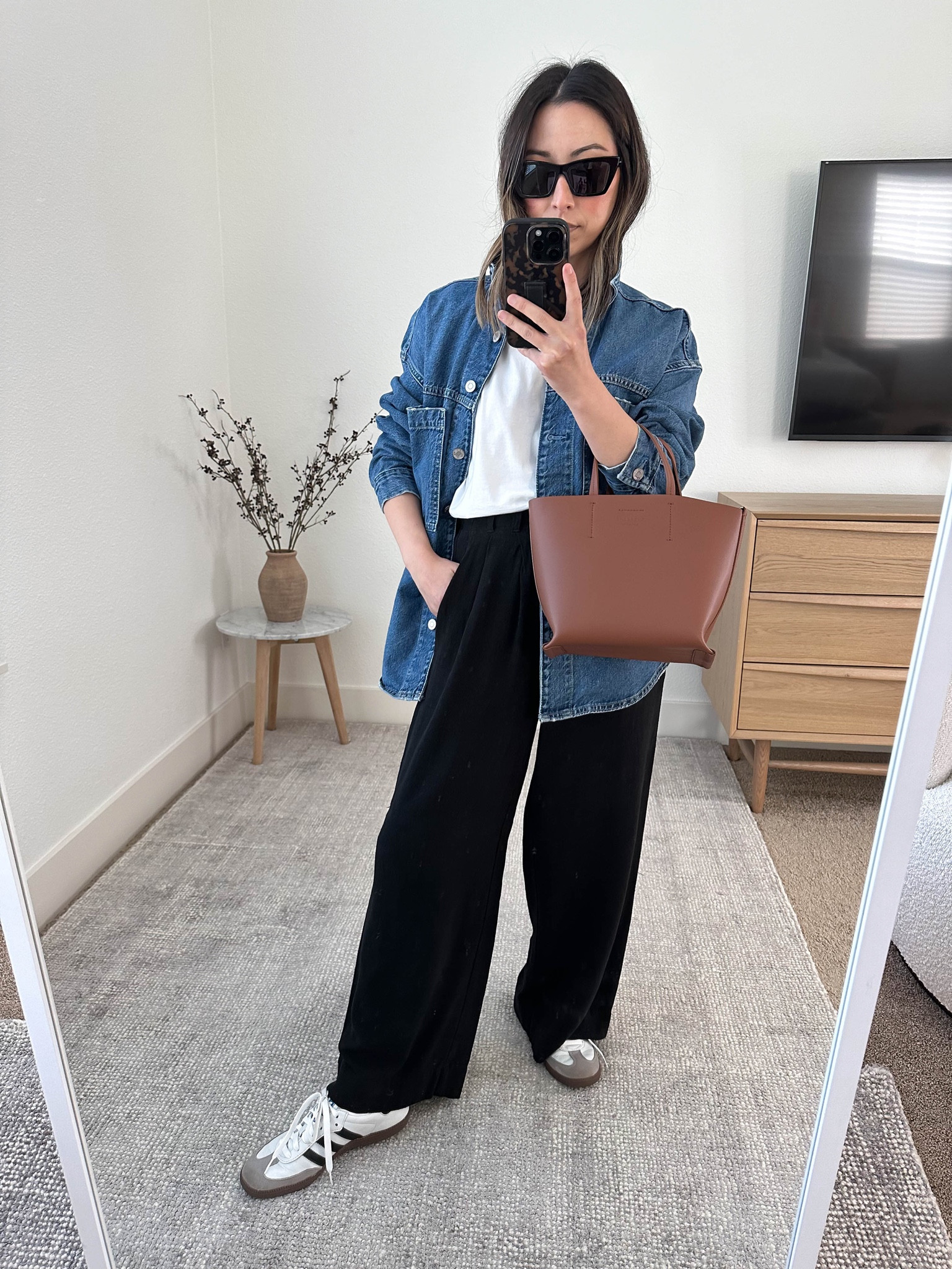 Neutral spring outfit ideas. 

Gap denim shirt petite xs. This is old so linked similar. 
Everlane Tee Medium
Z supply Farah pants xs
Adidas Samba 4.5 men’s
Everlane crossbody. 
YSL sunglasses. 



#LTKshoecrush #LTKunder100 #LTKsalealert