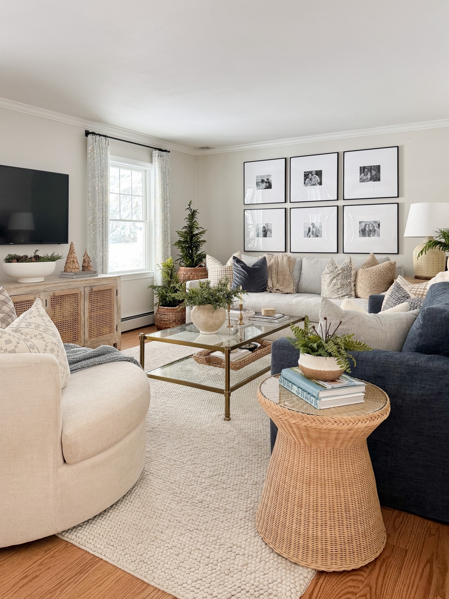 Cozy Living Area 

Neutral home  Home design  Coastal home  Trending home decor  Home styling  Living area gallery frames 

#LTKFindsUnder50 #LTKHome