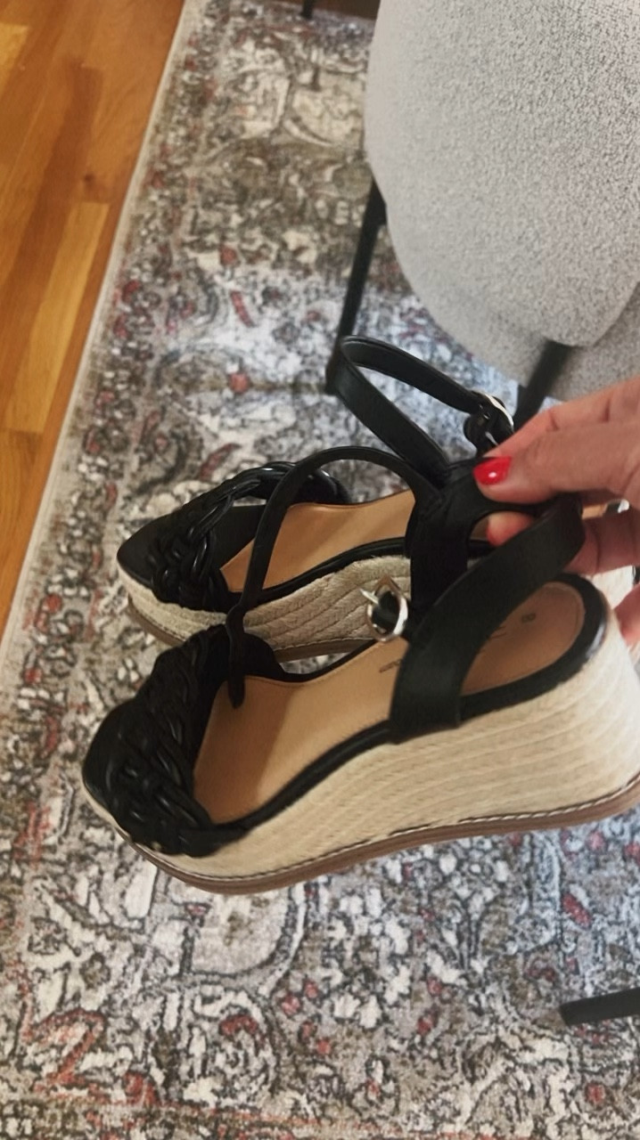 Obsesión con estás zapatillas! Love this espadrilles. They great for any outfit in summer. You will love this. And very affordable. 


#LTKStyleTip #LTKHome #LTKSeasonal