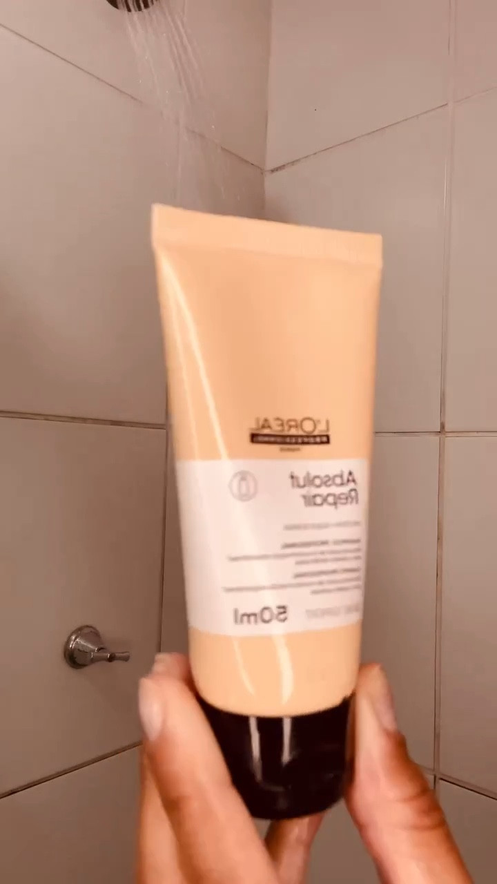 Testei esses produtos que voce pode encontrar no site da #amobeleza🤎
Kit com shampoo e condicionador para cabelos danificados da @loreal_brasil ,L’Oréal Professionnel Absolut Repair Gold Quinoa + Protein Profissional Duo  que repara e nutre os fios instantaneamente.
E para tratar ainda mais o cabelo,usei a máscara capilar  da @cadiveu “Nutri Glow “,para cabelos secos e ressecados. Altamente nutritiva e promove um tratamento intenso para os fios. 
Resultado:um cabelo macio,leve e super cheiroso 🥰

#mesdasmaesltk #loreal #hair #cuidadoshair #cabelo #cadiveu #cronogramacapilar #hairtutorial #linhacadiveu #cadiveuprofessional

#LTKstyletip #LTKbeauty #LTKbrasil