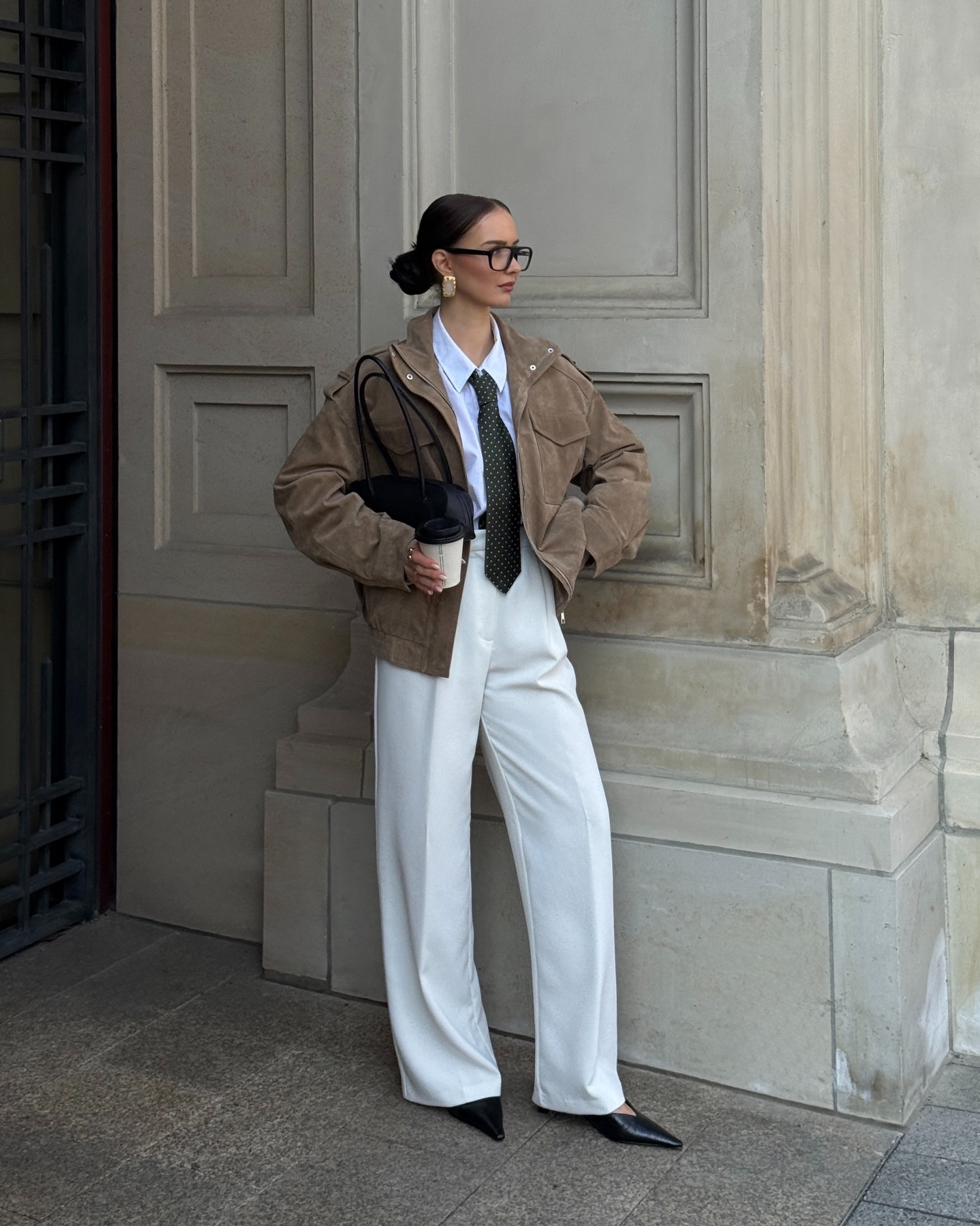 Suede bomber jackets for spring 🫶🏽

Jacket is from Zara (last year) but they have a nearly identical one atm 8281/555/710

#LTKeurope #LTKworkwear #LTKspring
