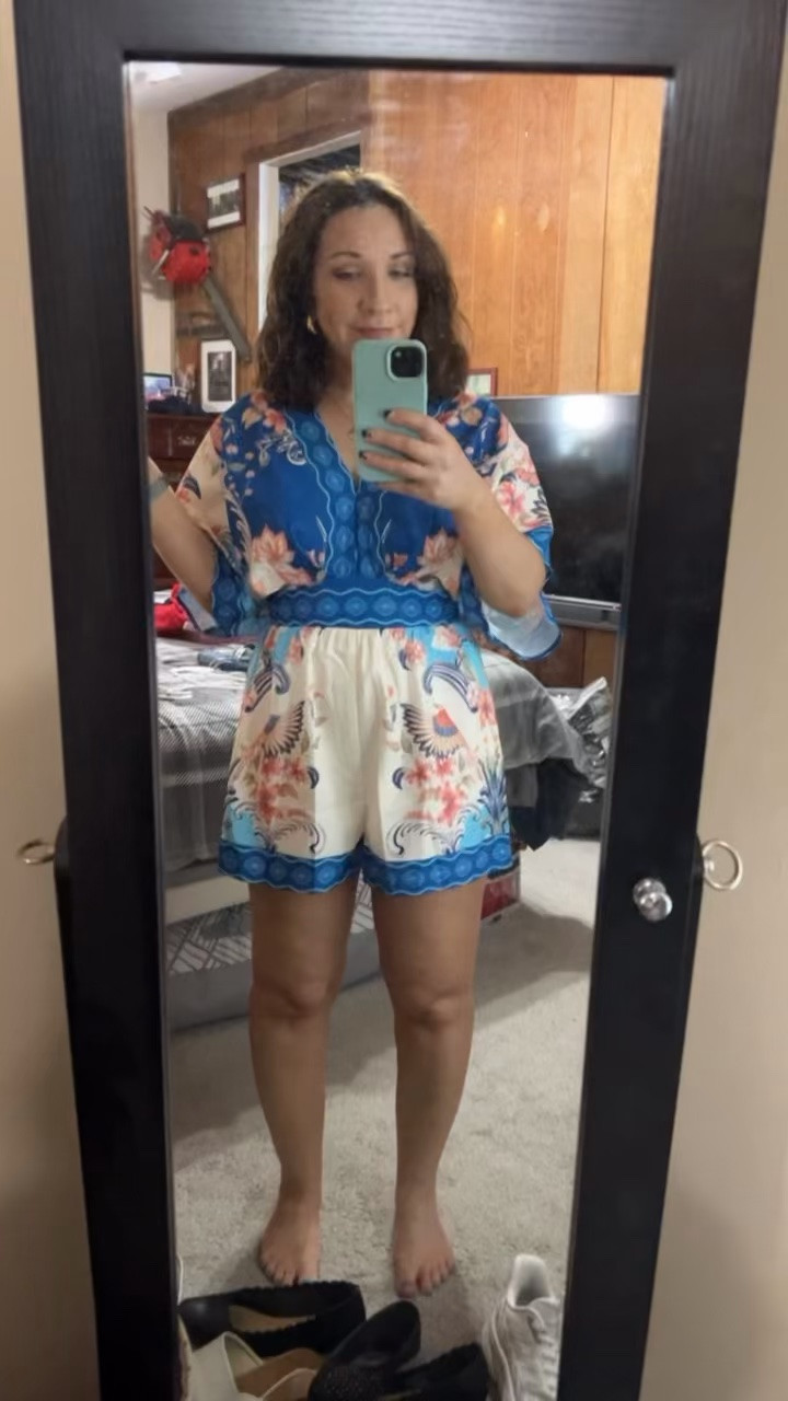 Cupshe romper - size small fits true to size 

Code OH15 for 15% off $70
#cupshe #cupshepartner

#LTKootd #LTKSaleAlert #LTKPetite