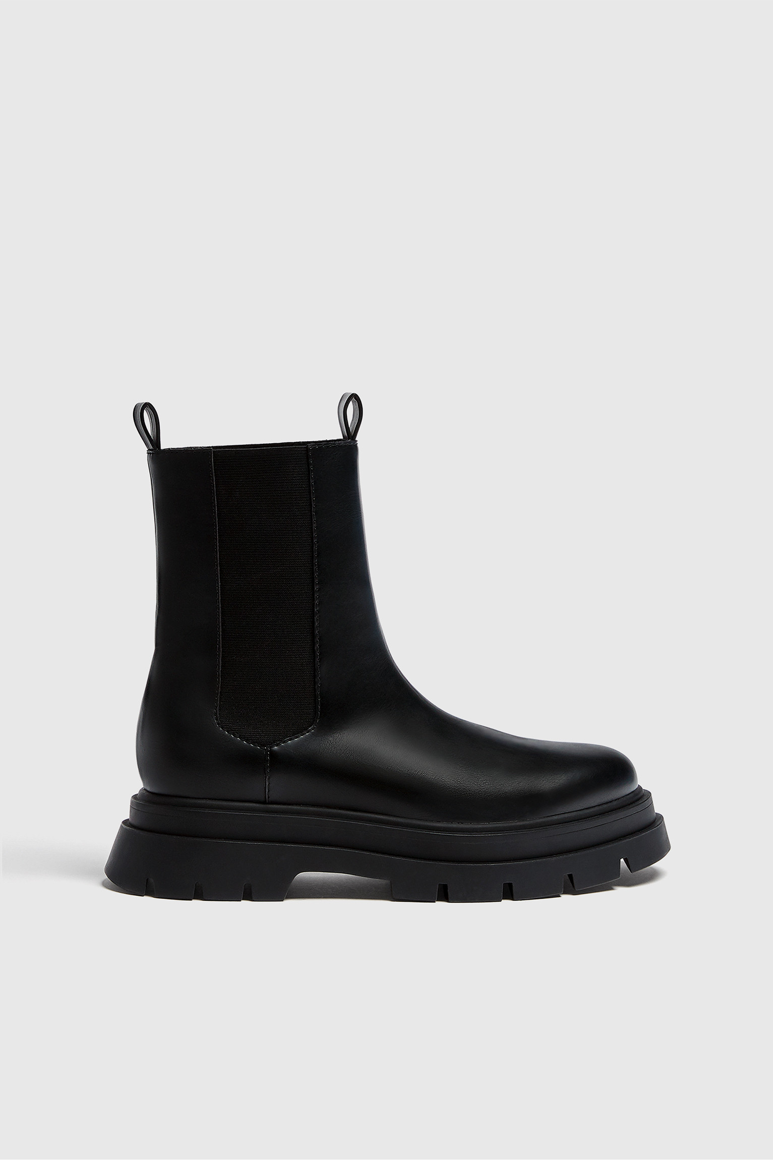 Chelsea boots with chunky soles | PULL and BEAR UK