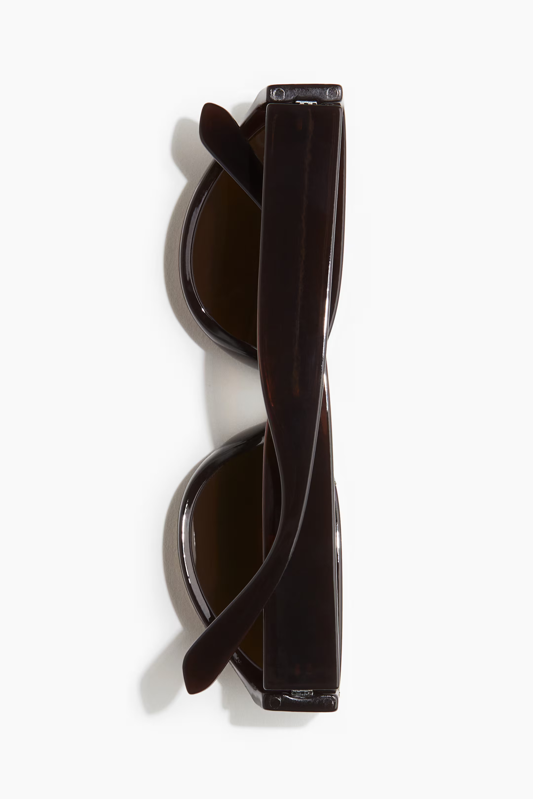 Cat-eye sunglasses | H&M (UK, MY, IN, SG, PH, TW, HK)