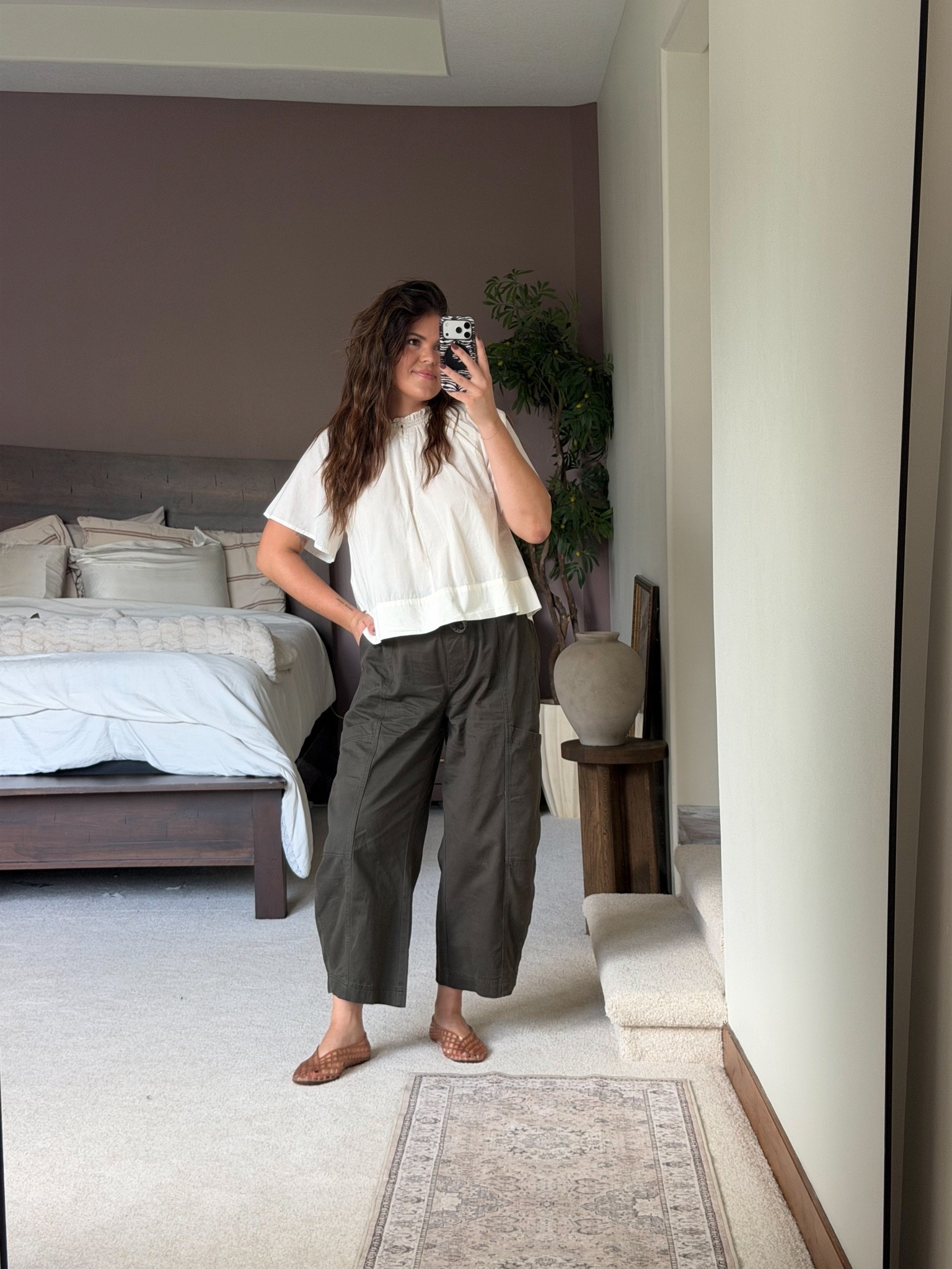 Fall outfit - teacher and work friendly!
Pull on pants size large - for oversized 
Floaty white top size large

Midsize, size 12, size 14, mom style, curvy outfit, thick tummy approved ￼