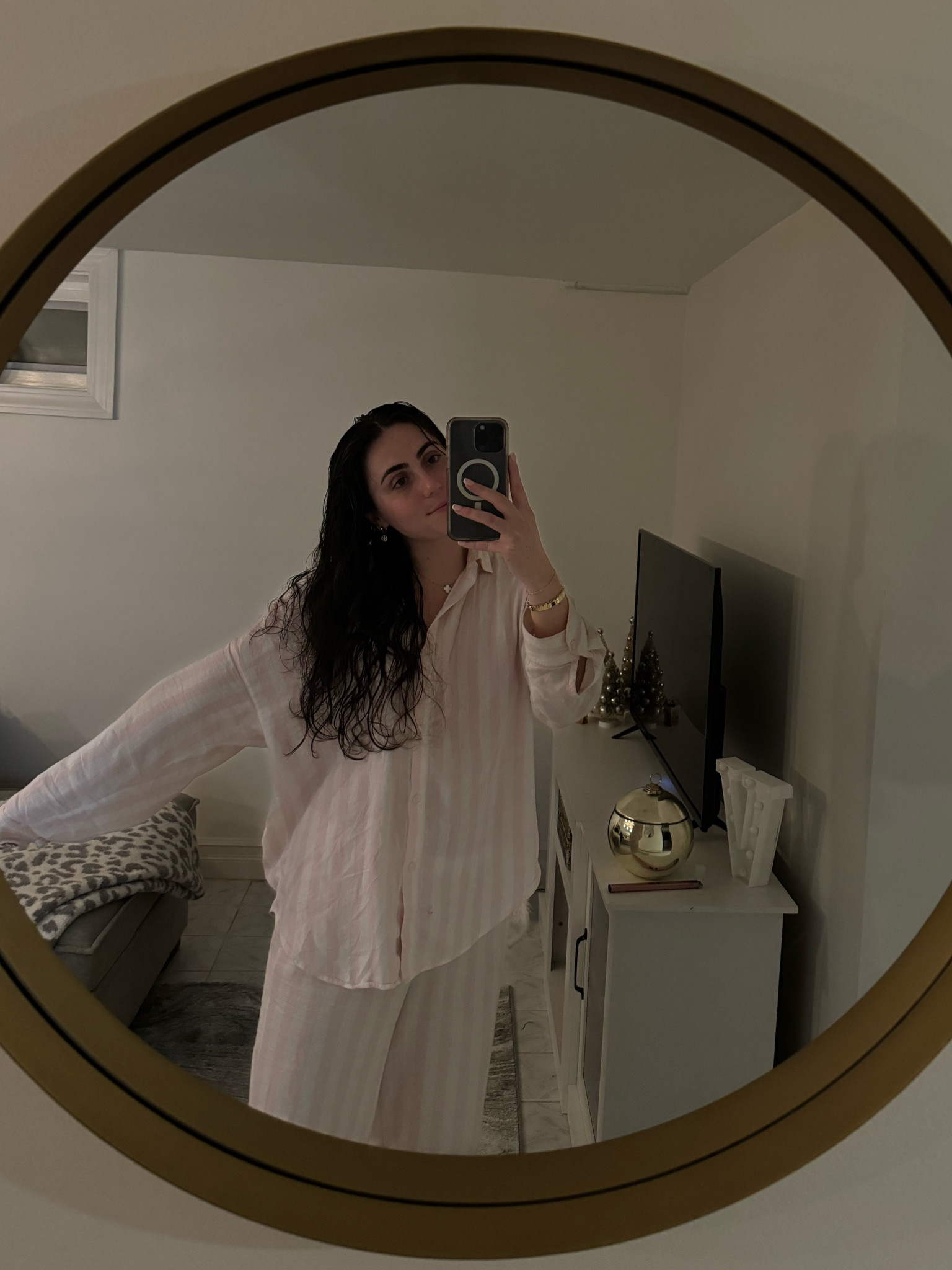 Best pajamas

#LTKHoliday #LTKGiftGuide #LTKFindsUnder100