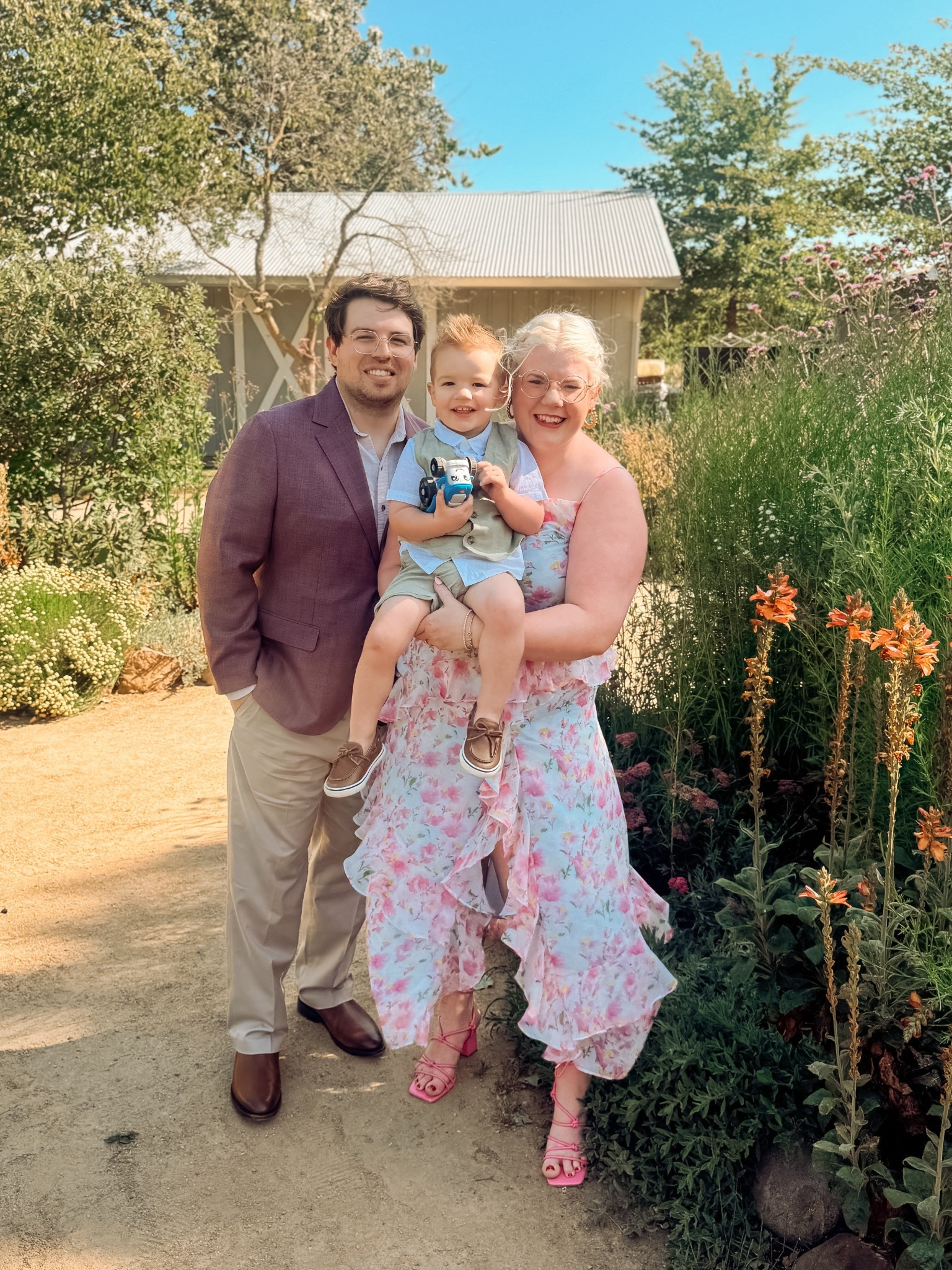 Wearing size 1X (it’s a loose fit but nice!)