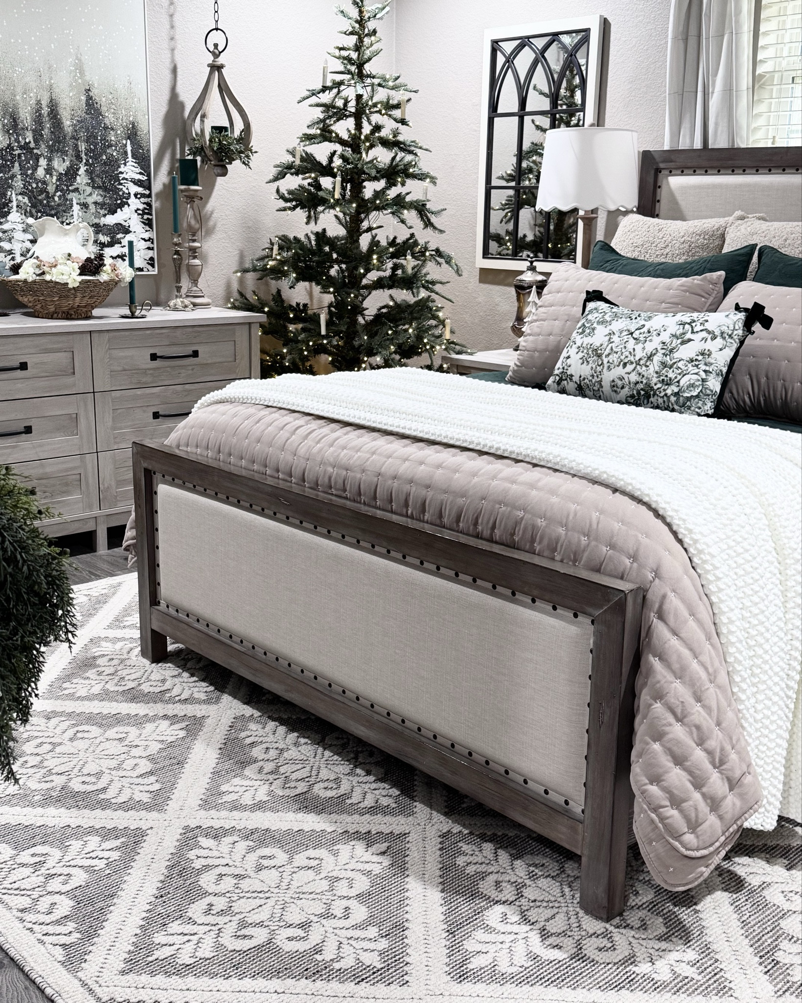 Winter Bedroom Inspo

#LTKmomlife #LTKSeasonal #LTKHome