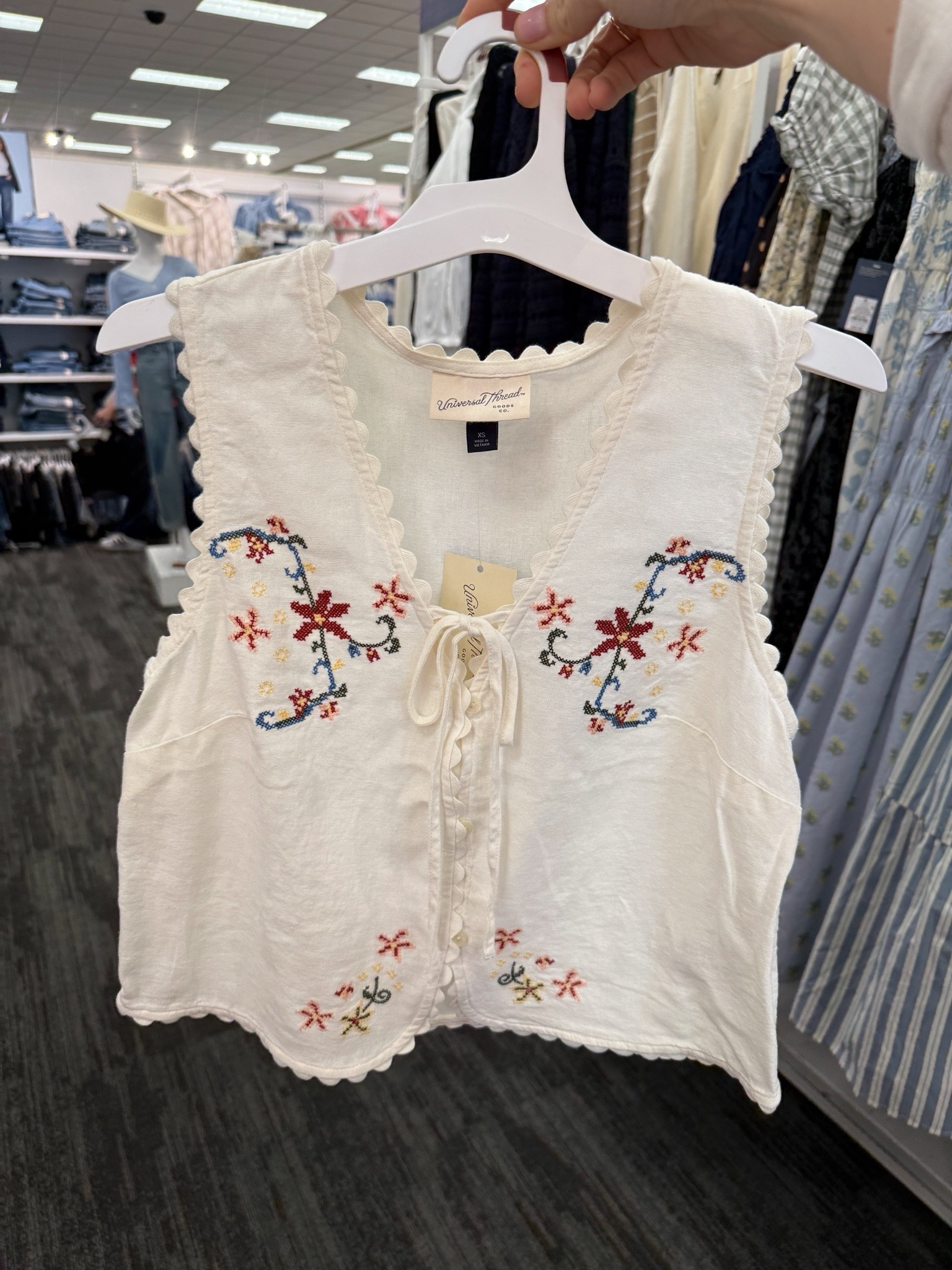 new universal thread top