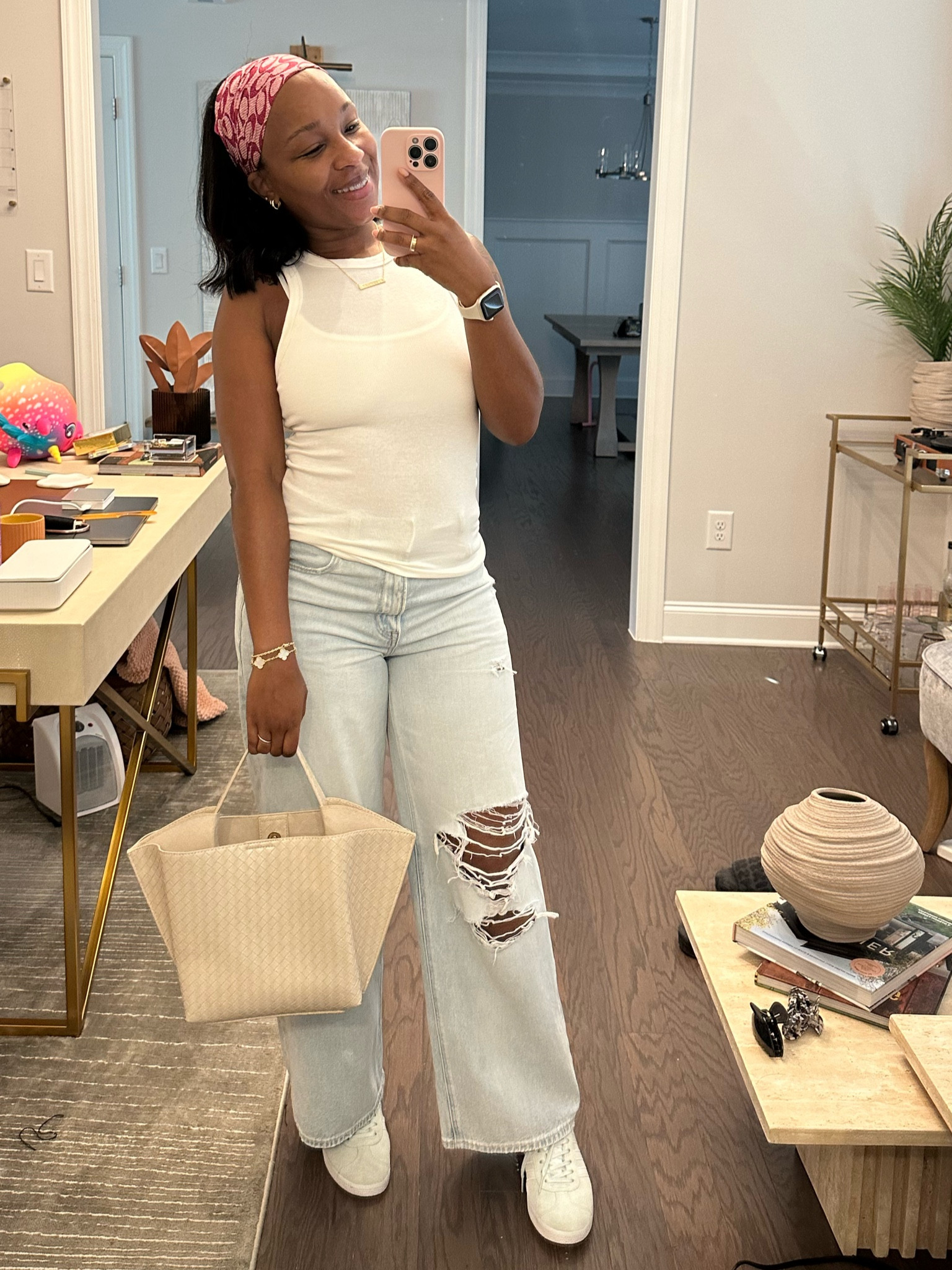 Casual outfit
Errands outfit
Baggy jeans 
Wide leg jeans