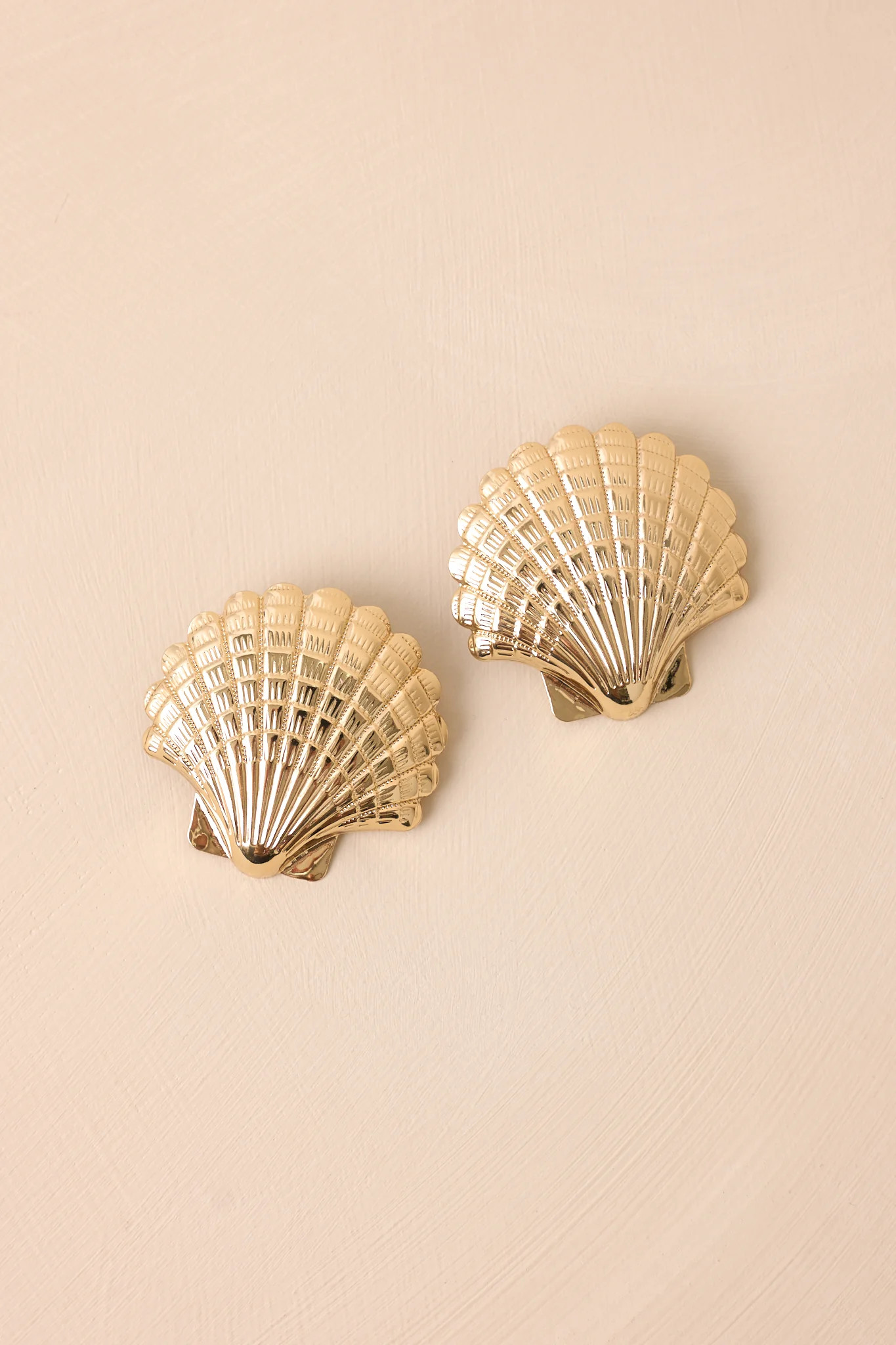 On A Beach Somewhere Gold Seashell Earrings | Red Dress