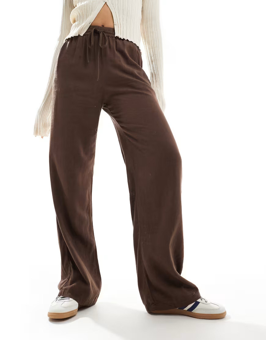 Pull&Bear pull on textured pants in brown | ASOS (Global)