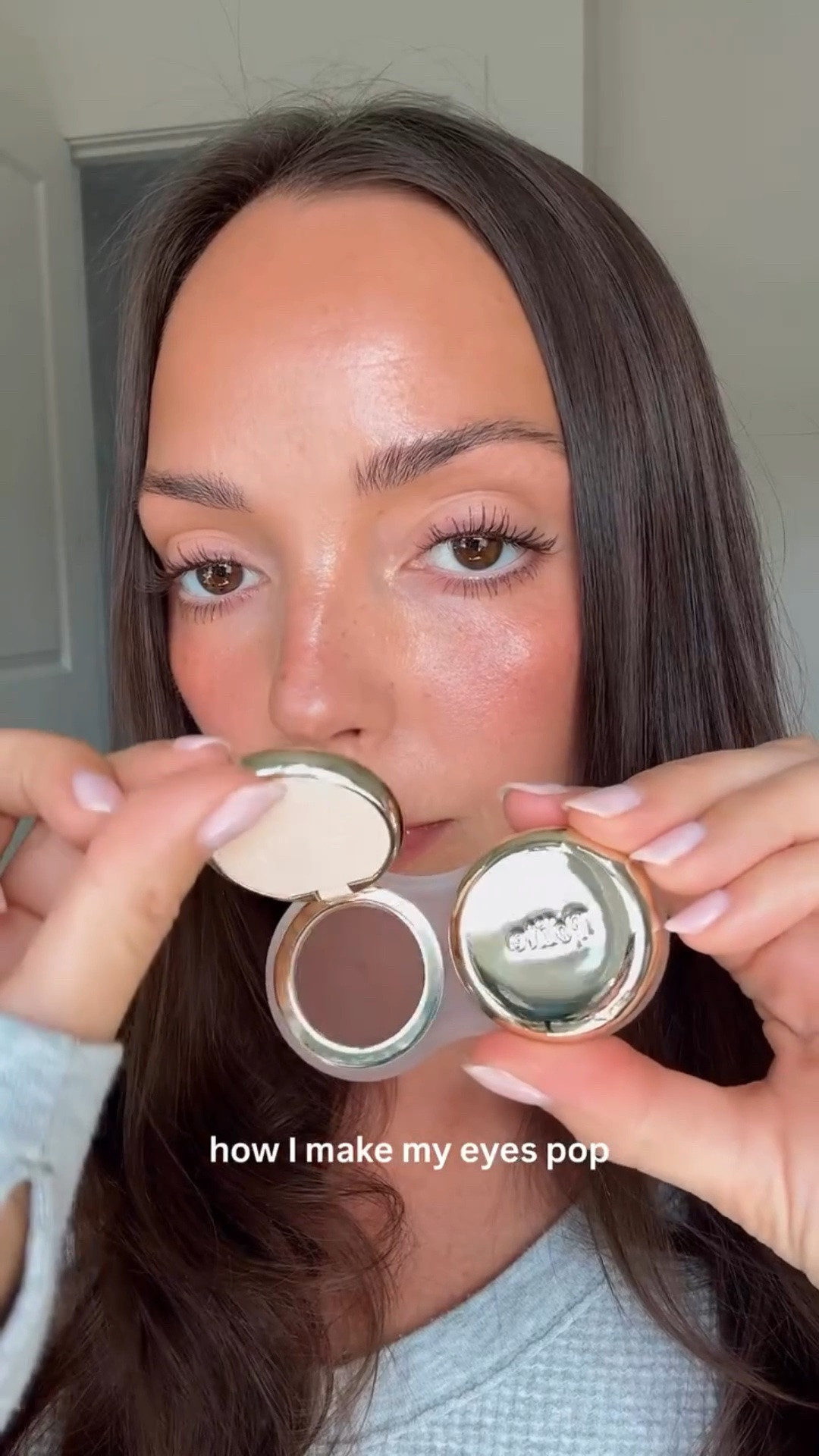 soft definition 🤎 use brown mascara + eyeshadow liner to make your eyes pop! comment shop for the links 

#makeuptips #brownmascara #eyeliner