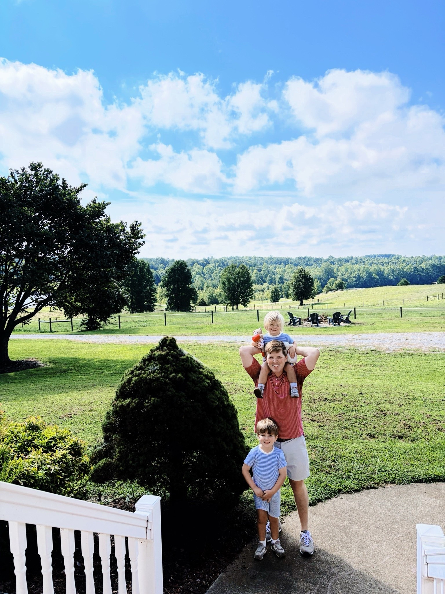 Nothin’ we love more than waking up to beautiful blue skies 🩵☁️ out here on the farm with this view!!! ☀️🥰
