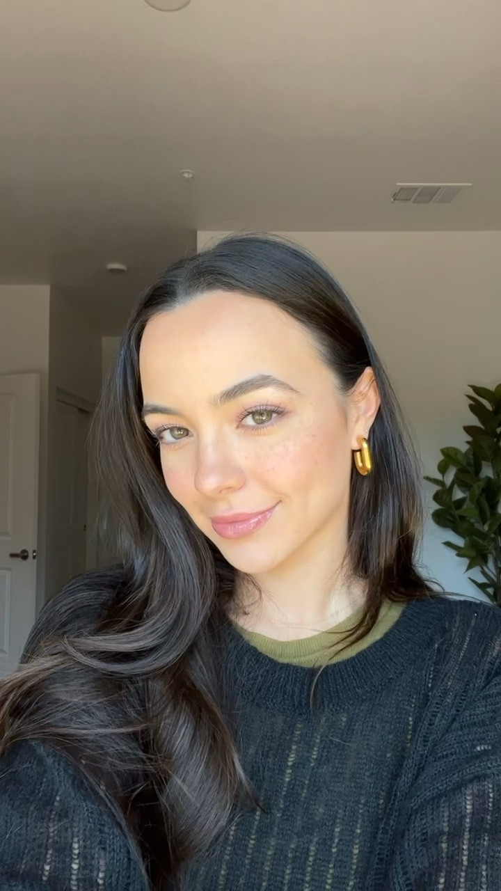 Easy 10-15 min makeup routine!! This is literally my go to every day look and it’s so simple I love it so much! #everydaymakeup #easymakeup #makeuproutine #makeup

#LTKbeauty