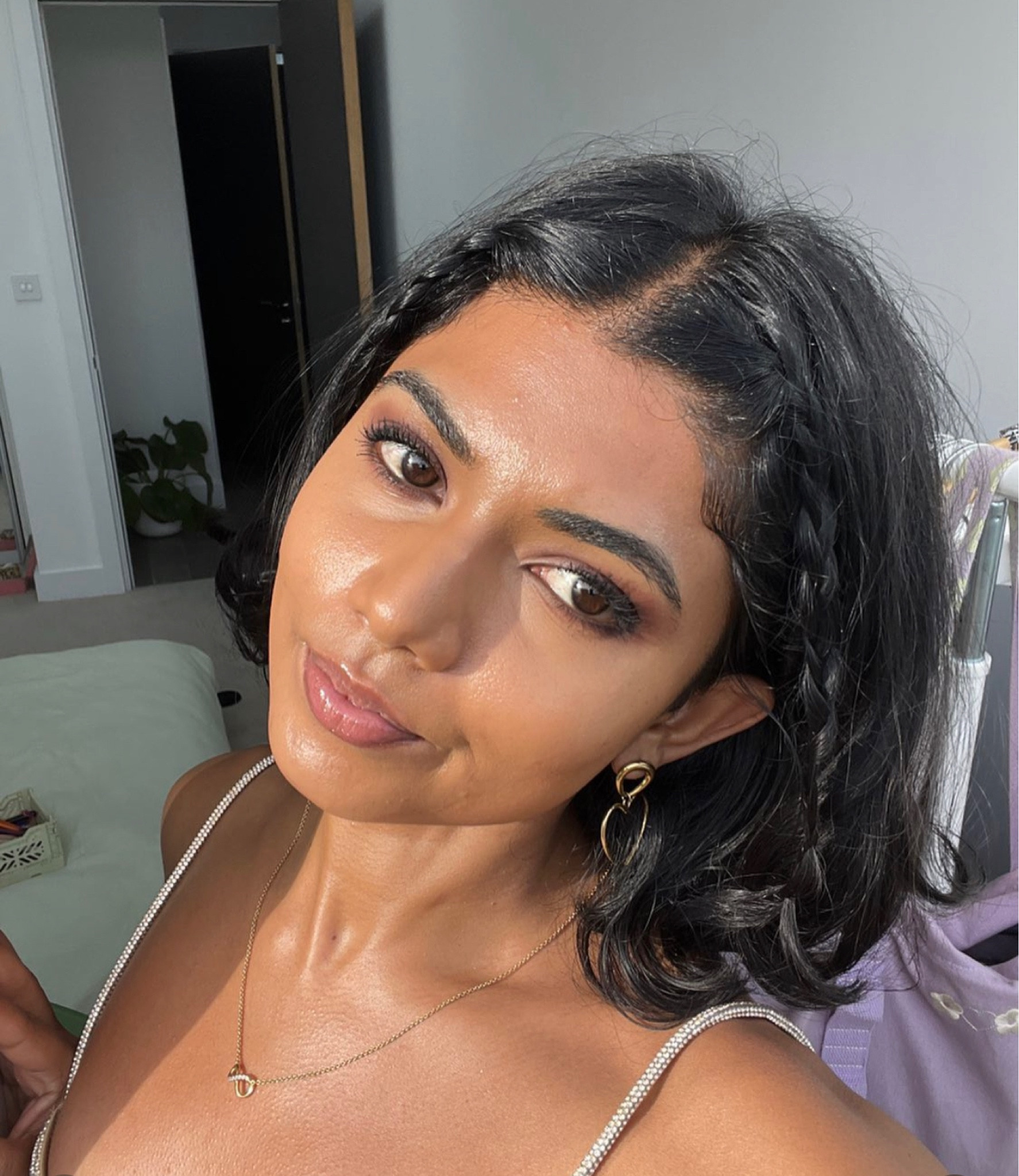 Caramel latte makeup 💄 
Products used:
- First aid beauty Coconut Skin Smoothie
PrimingMoisturizer
- Elf cosmetics halo glow
- Fenty beauty matchstix in pumpkin
- Pat Mcgrath real skin fetish sublime perfection foundation
- Nars radiant creamy concealer biscuit
- Fenty beauty matchstix contour in truffle
- HNB cosmetics soft focus setting powder
- Kosas airbrow
- Anastasia Beverly Hills soft glam palette
- Charlotte Tilbury liner duo
- Nyx cosmetics lip liner in urban cafe
- Huda beauty liquid lipstick in rajah
- Maybelline rocket volum mascara
- Fenty beauty gloss bomb lemon lava
- Pandora necklace 

#LTKeurope #LTKSeasonal #LTKbeauty