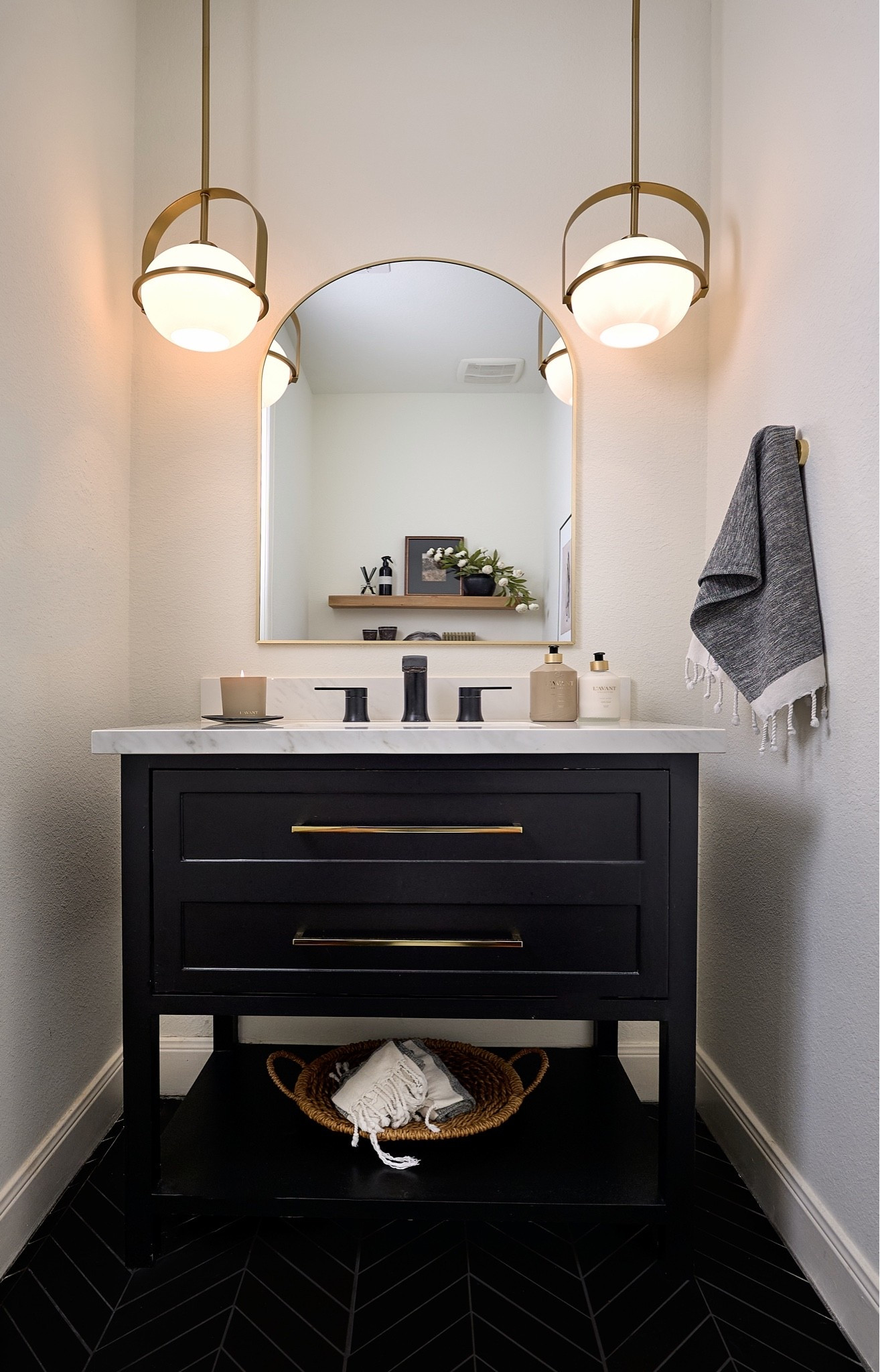 Guest Bath✨

Half Bath
Bathroom lights
Urban Ambiance 
Pendant light
Lavant Hand Soap

#LTKHome