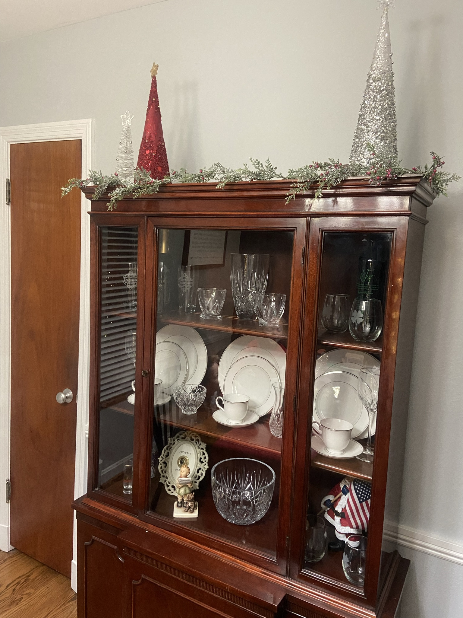 Added some festive touches to the top of the china cabinet. 




#LTKHoliday #LTKHome