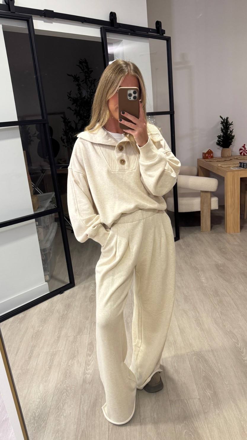 Size XS in both sweatshirt and pants 