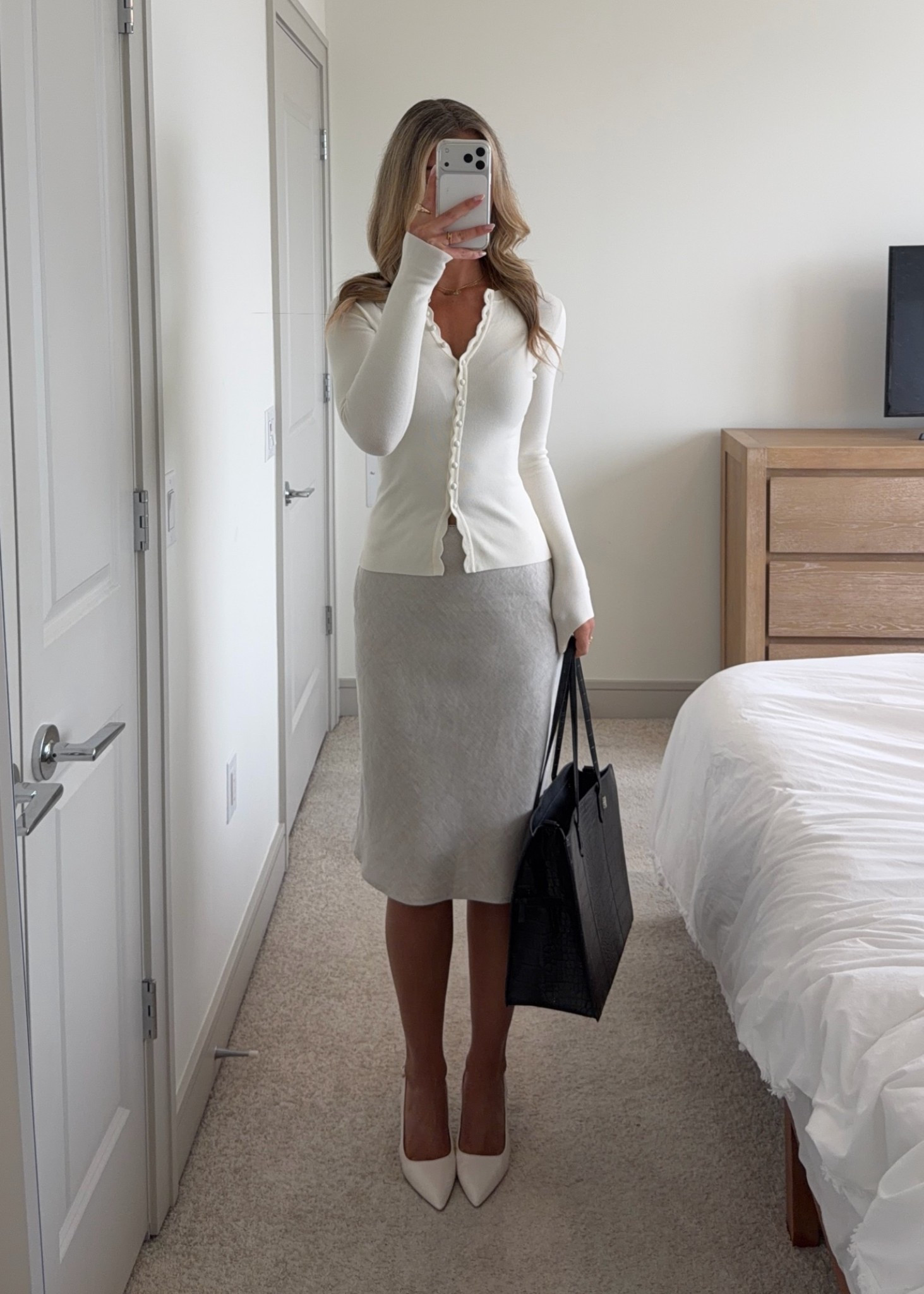 spring office outfit inspo 🌸 sweater & skirt on sale at @Aritzia ! Wearing XS top and US 2 skirt