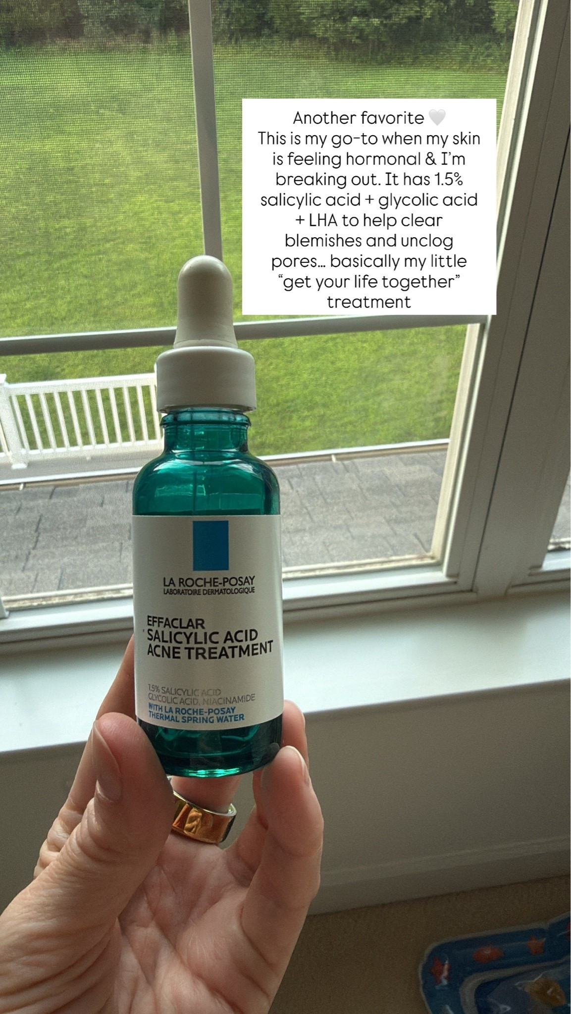 Another favorite 🤍 This is my go-to when my skin is feeling hormonal & I’m breaking out. It has 1.5% salicylic acid + glycolic acid + LHA to help clear blemishes and unclog pores — basically my little “get your life together” treatment