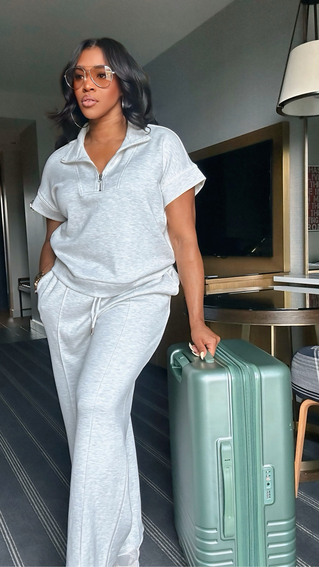 Scuba soft set = effortless luxury 🤍
This is one of those looks that feels like loungewear but gives put together every time. Soft, structured, and perfect for running errands or stepping out cute without trying too hard.

Scuba set w/ discount:
https://www.charliebcollection.com/LAKESHIAJ