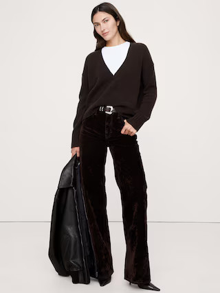 Lightweight Cashmere Low V-Neck Sweater | Banana Republic (US)