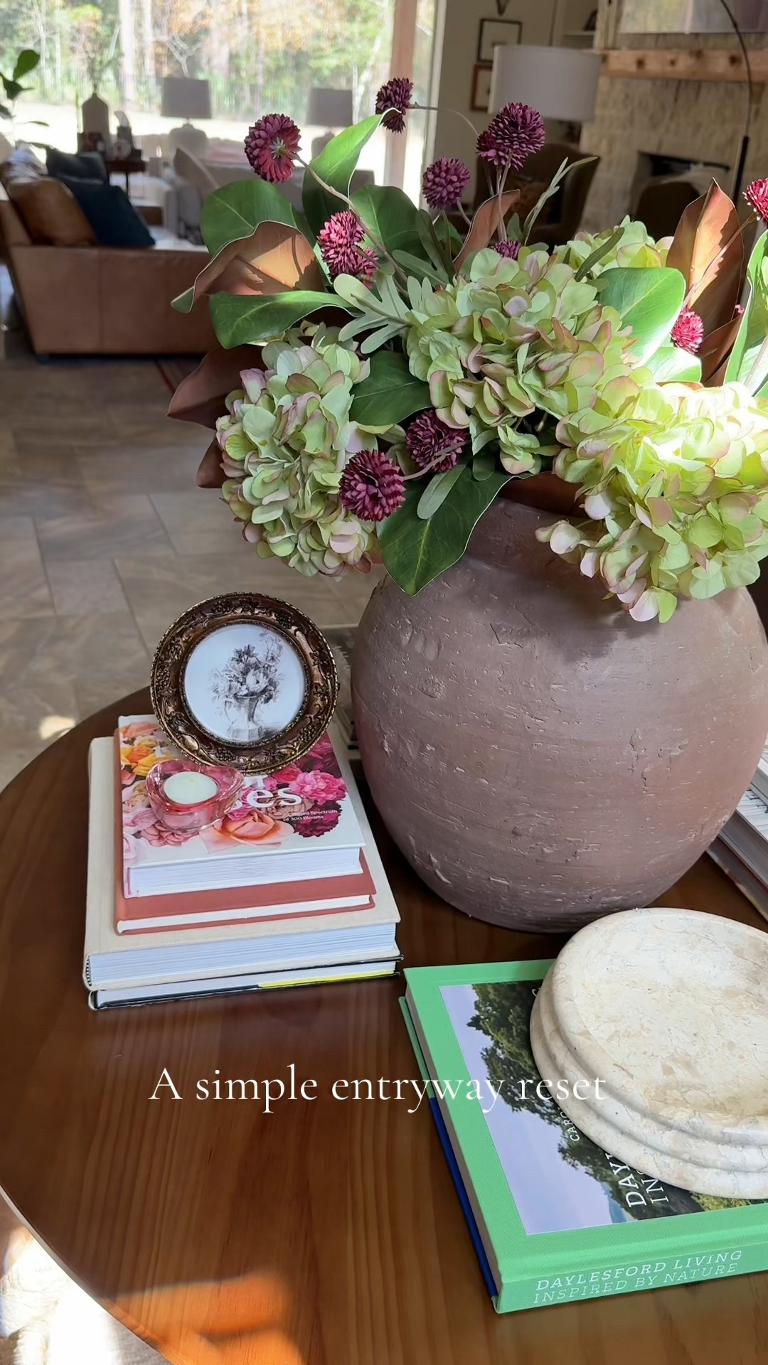 Entryway reset ❤️
Love decorating my entry table 

#LTKHome #LTKSaleAlert #LTKdayinmylife