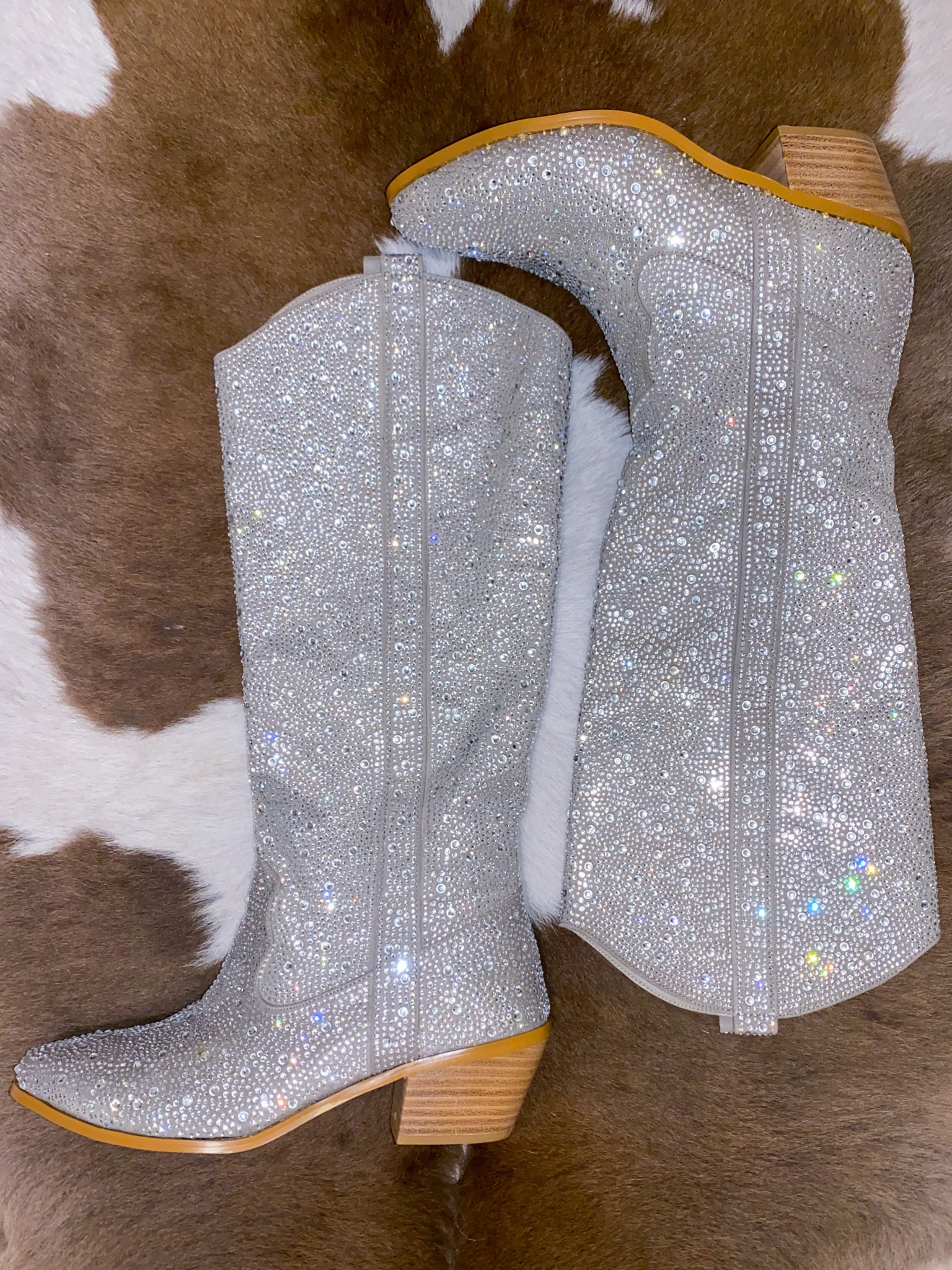 the boots of my DREAMS🤍🪩

#LTKfit #LTKFind #LTKshoecrush