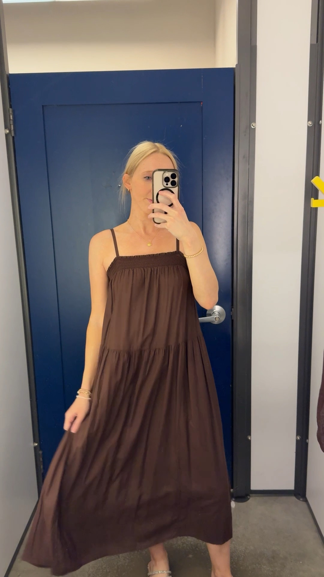 Old Navy sale!! This smocked maxi dress is under $20! ✨

It’s the perfect casual summer dress for every day. Wearing a size XS. Linking Moore of my favorite Old Navy finds below. ￼


Old navy outfits, summer dresses, brown dress, summer maxi dress, old navy dress, old navy finds, casual outfits for summer

#LTKootd #LTKSeasonal #LTKSaleAlert