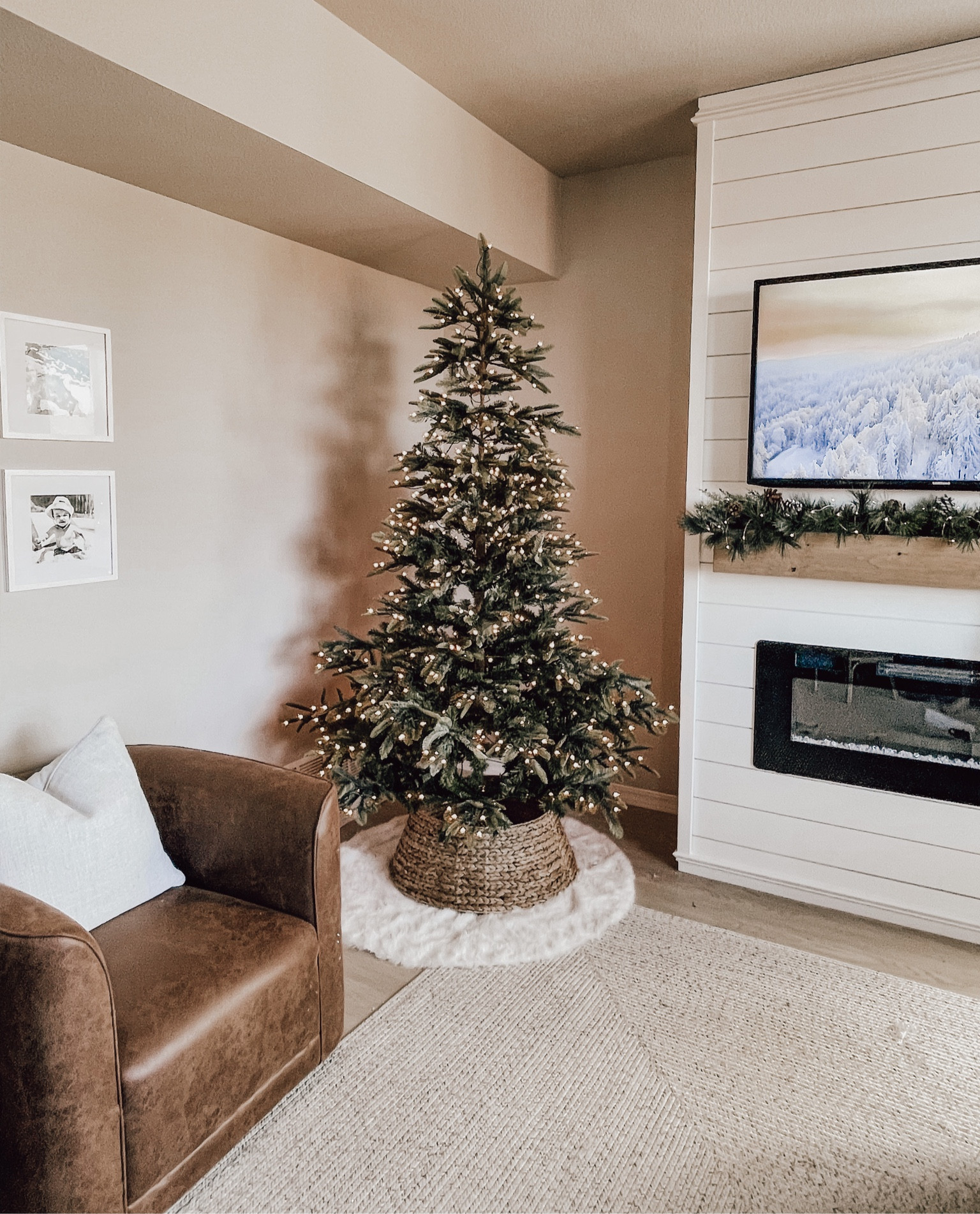 this christmas tree is on SALE and is such a good find! #christmastree #christmashomedecor

#LTKsalealert #LTKSeasonal #LTKHoliday