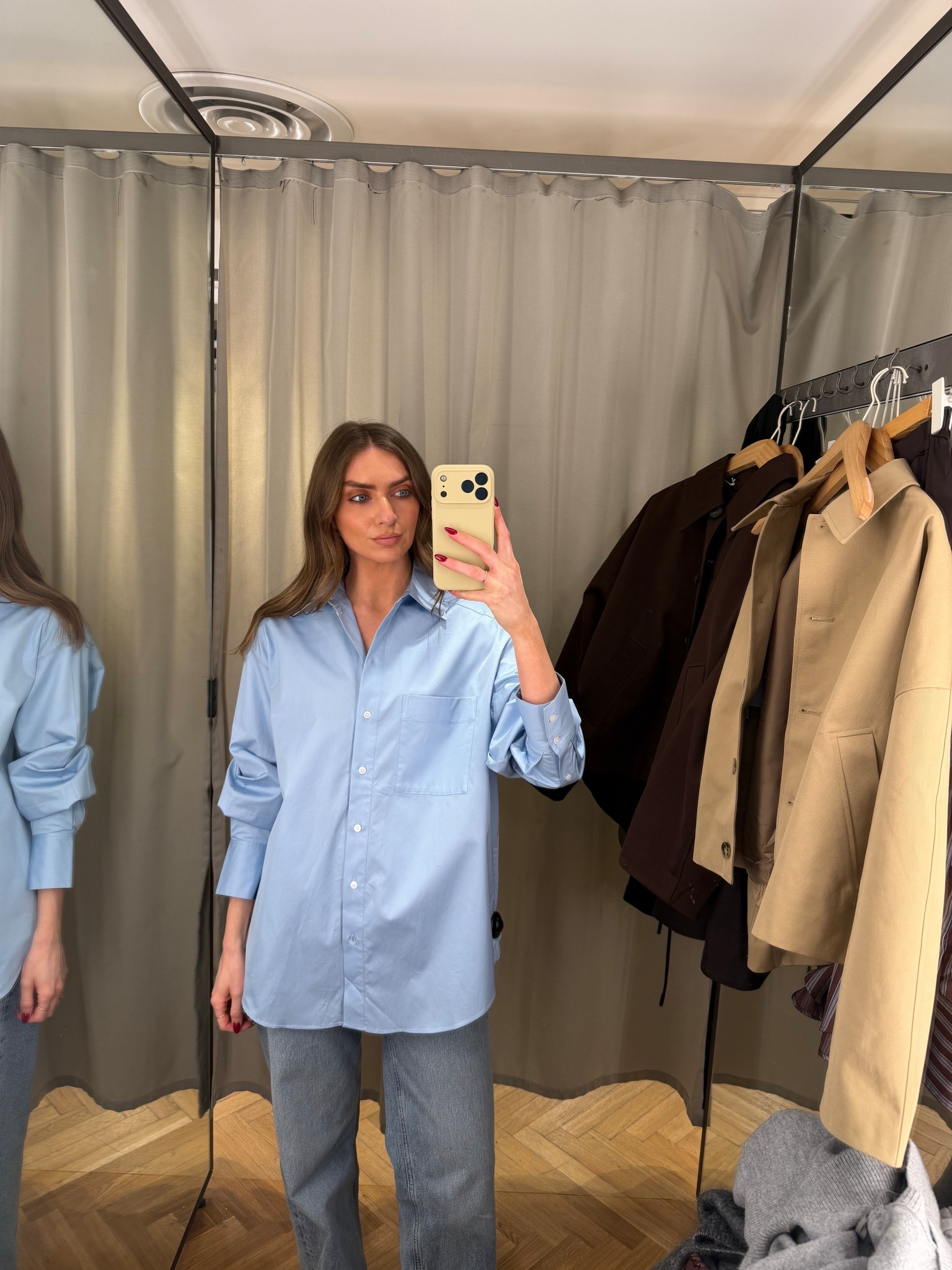 & other stories 20% off this weekend
Oversized blue shirt
