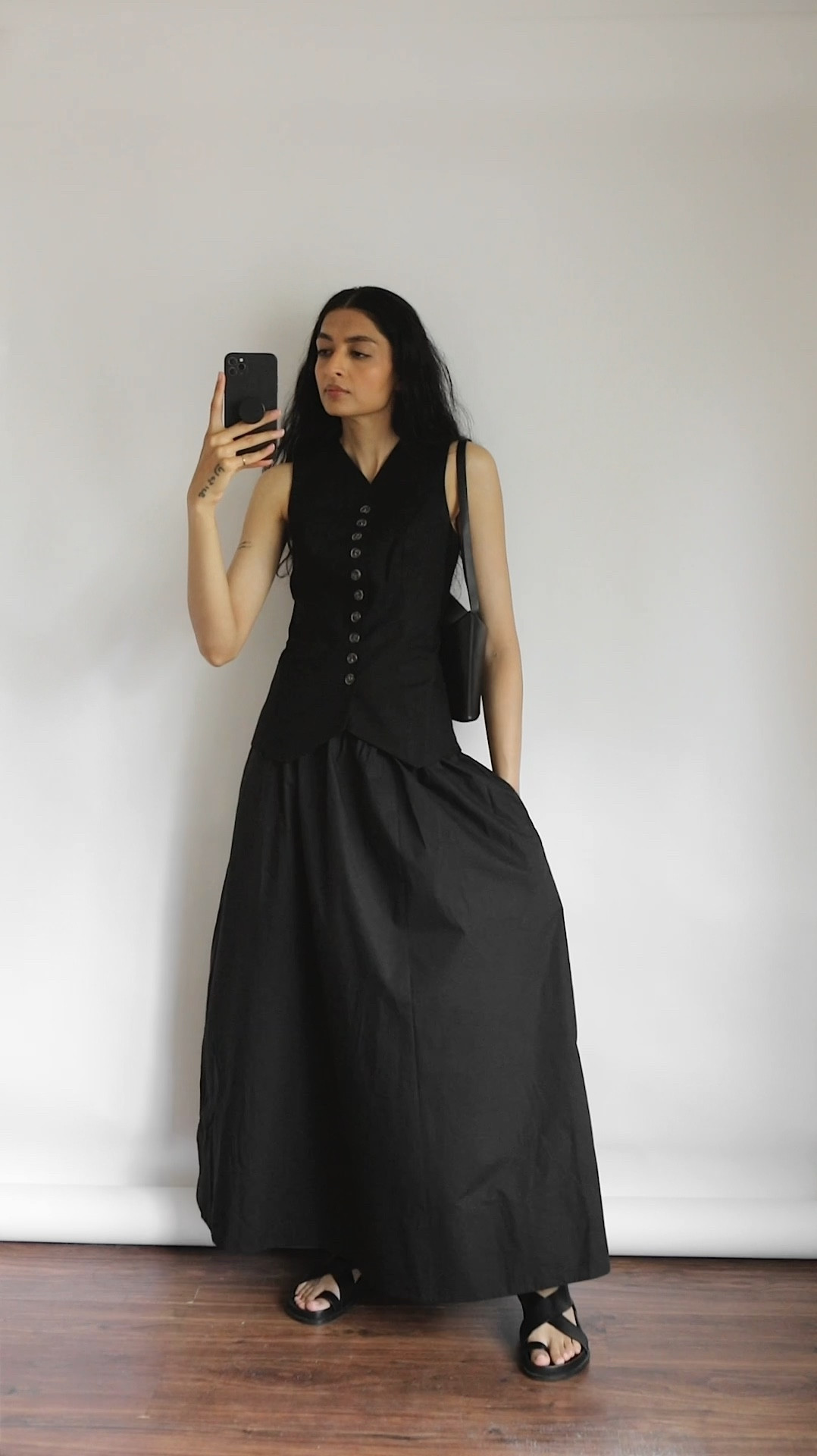 A week in outfits; ft some of summer favourites!

#weekinoutfits #outfitsoftheweek #maxiskirt #waistcoat #minimalwardrobe #capsulewardrobe #streetstyle #stylingvideo #howtostyle #minimalstreetstyle 

#LTKsummer #LTKuk #LTKstyletip