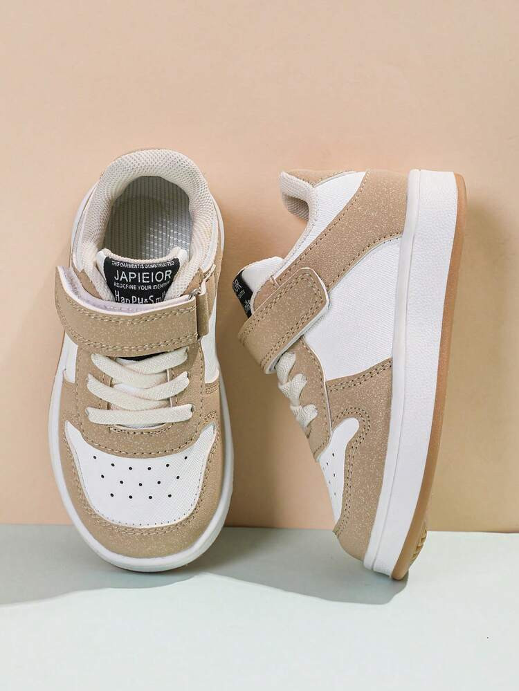 1 Pair Children's Sports Shoes With Hook And Loop + Shoelace Dual Design, Convenient For Kids To Put On/Take Off, Adjustable Fit For Small Feet. Selected Skin-Friendly Breathable Mesh Material, Keeps Feet Dry And Comfortable. Shock-Absorbing Sole Reduces Impact, Supports Steady Growth. Ergonomic Fit Protects Ankles, Reinforced Toe Cap Safeguards Daily Activities. | SHEIN