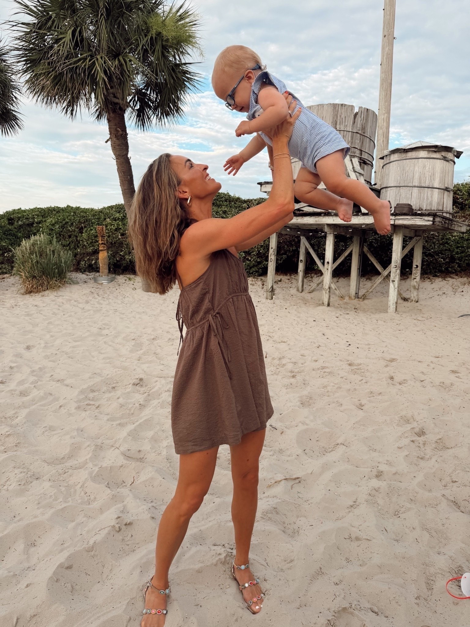 Adorable dress w/ built-in shorts on sale today!! 🤎 runs tts
