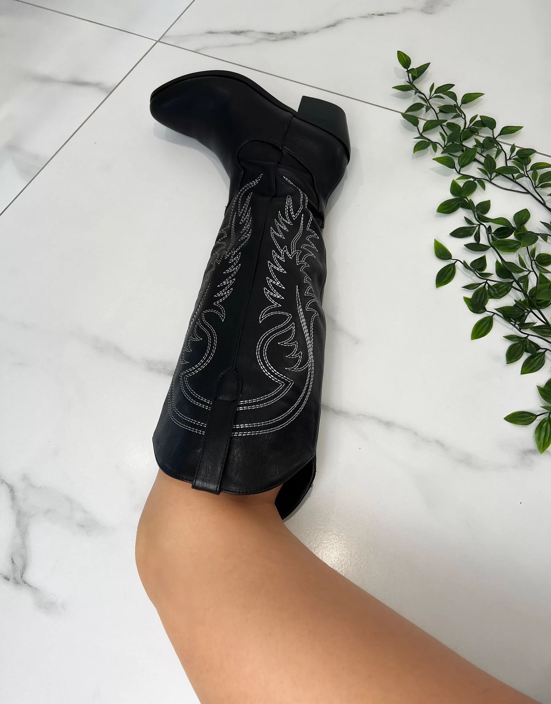 DIA STUDIOS Cowboy Western Boots in black | ASOS (Global)
