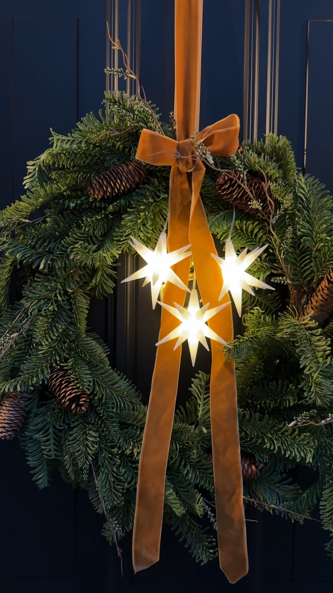 So schöne LED Sterne im 3er Set, die einfach jeden Kranz aufwerten 🥰

#LTKfestive #LTKwinter #LTKdeutschland