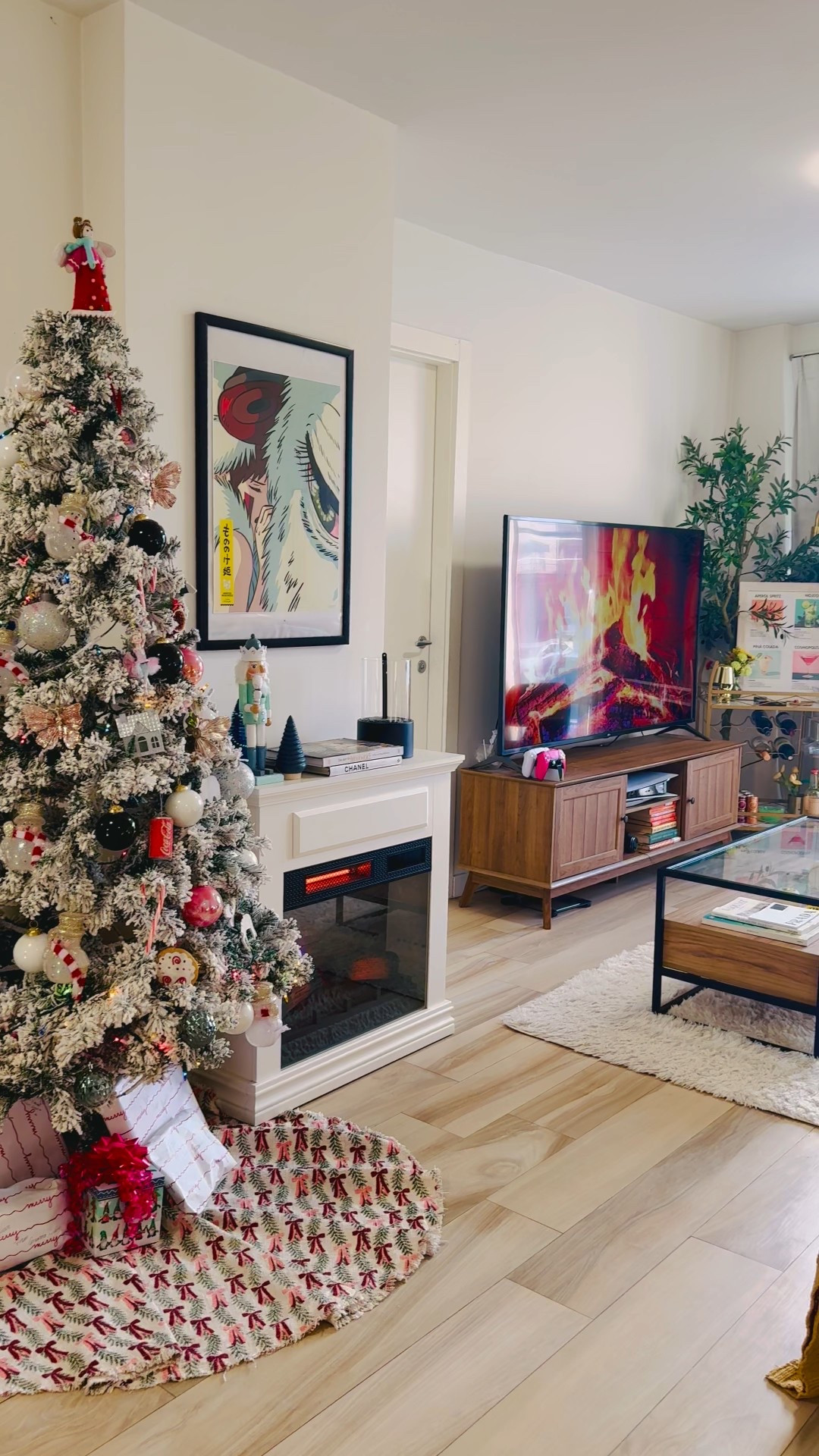 Christmas is in the air 🎄I found these cute accent chairs and it makes everything pop

#LTKHome #LTKGiftGuide #LTKHoliday