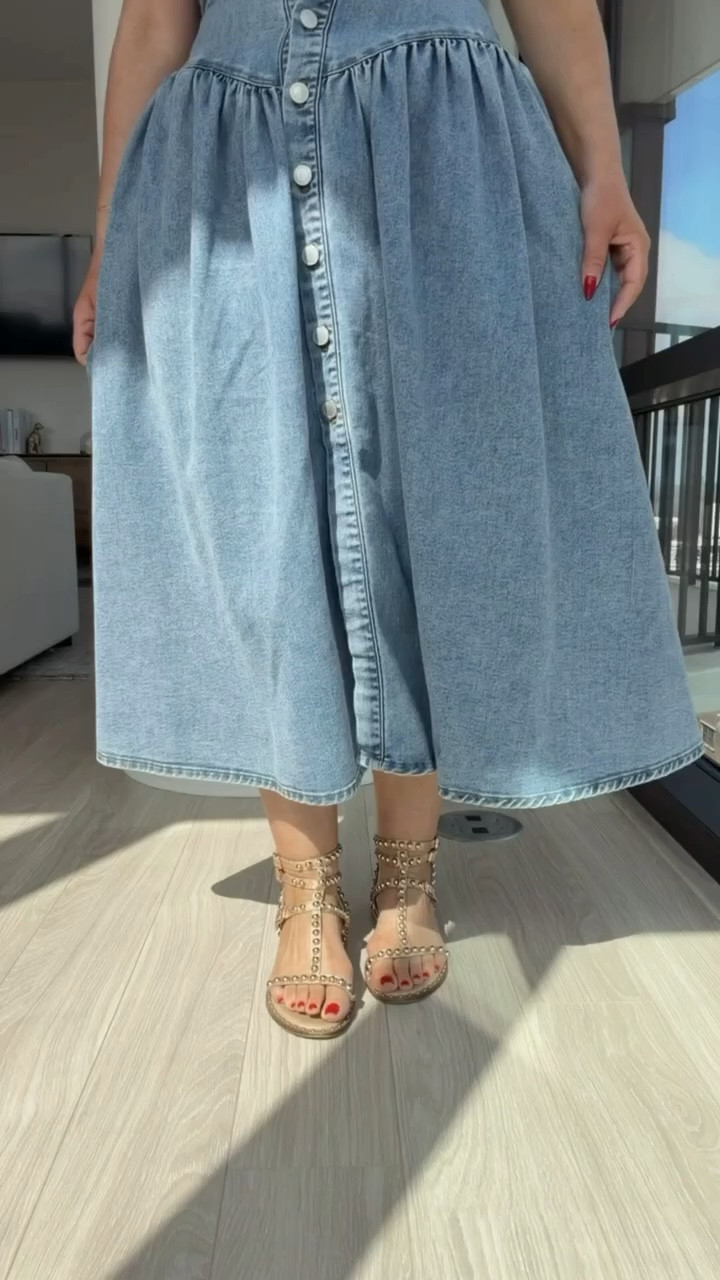 

Denim midi dress runs true to size. Very dusty denim with stretch. Perfect for Spring & Summer weather  pairs perfectly with my favorite sandals



#LTKootd #LTKSeasonal

#LTKSeasonal #LTKootd
