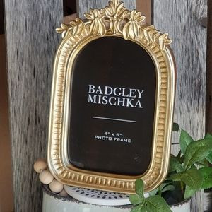 NWT Badgley Mischka  4 × 6 arch shaped champagne leaf photo frame | Poshmark