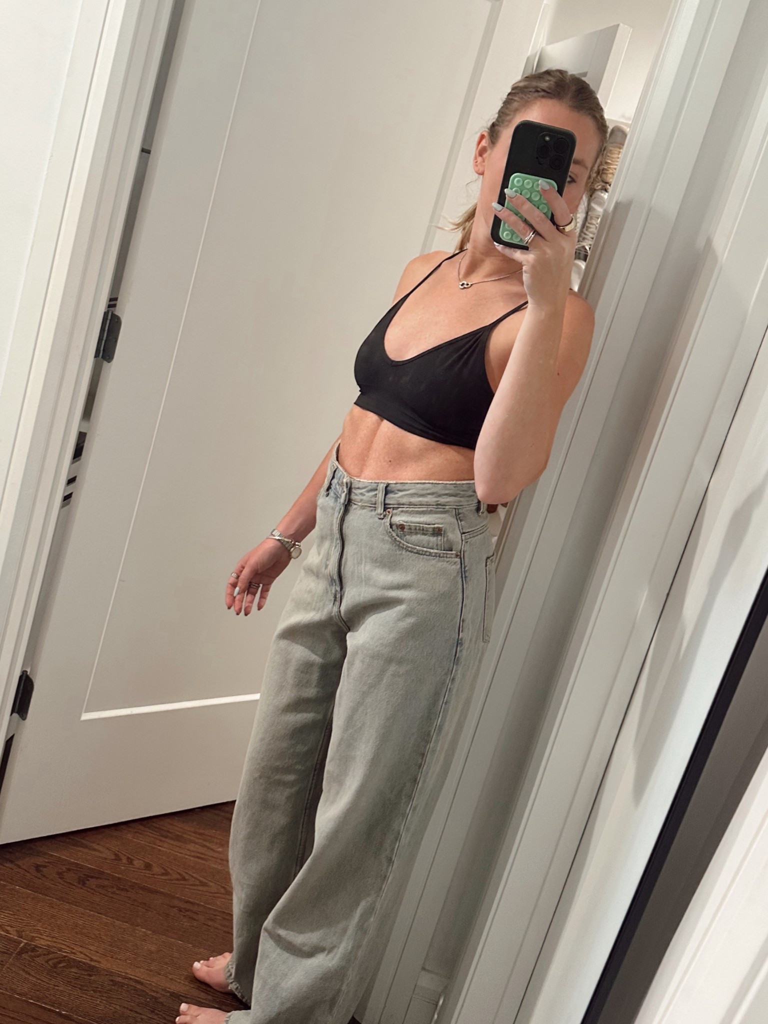 The perfect high waisted, baggy boyfriend jeans 🤍

#LTKSaleAlert #LTKFindsUnder100 #LTKGiftGuide