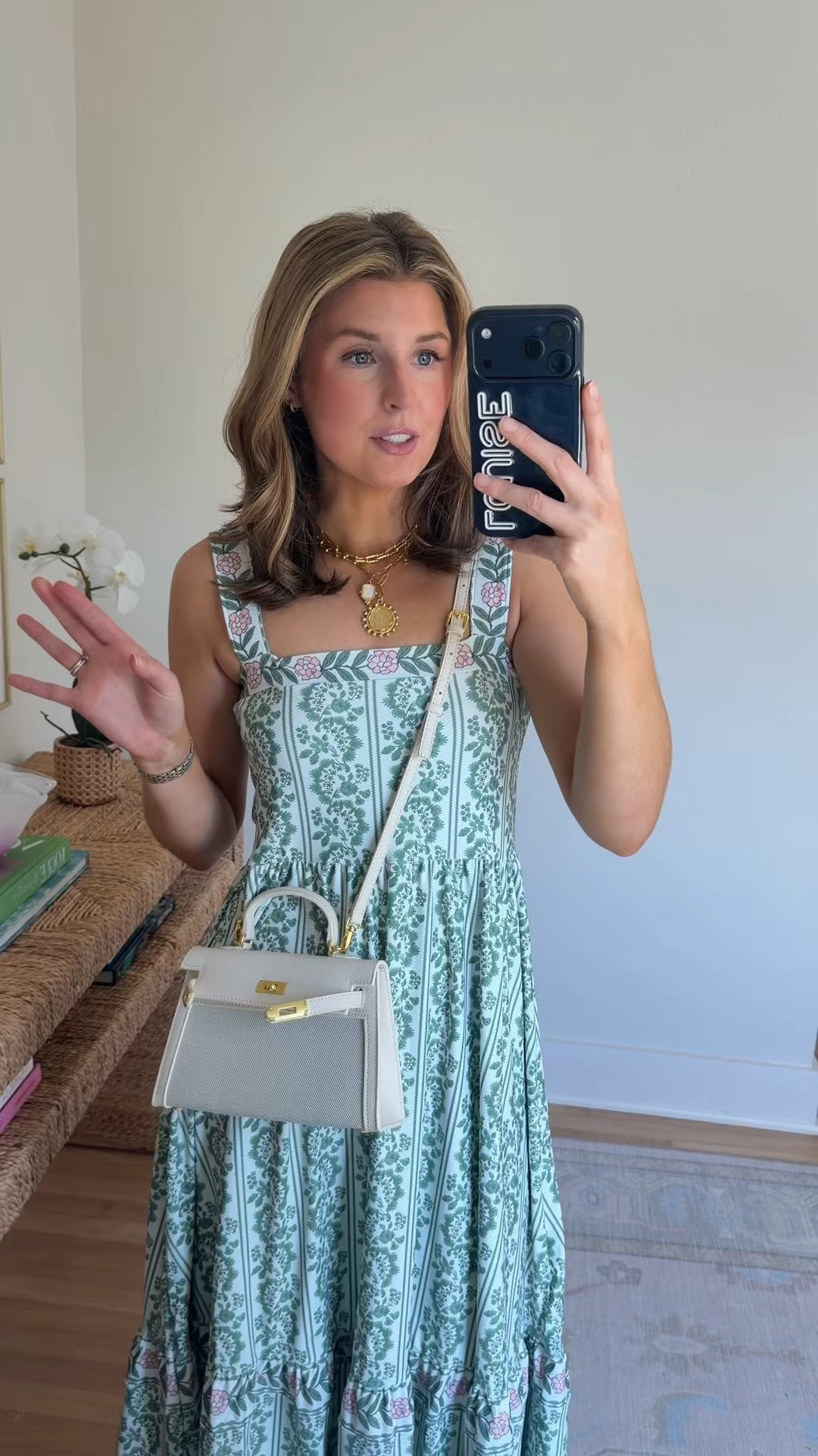 Cute new arrivals from smith and Quinn! Wearing an XS. Code LOUISE15 for 15% off