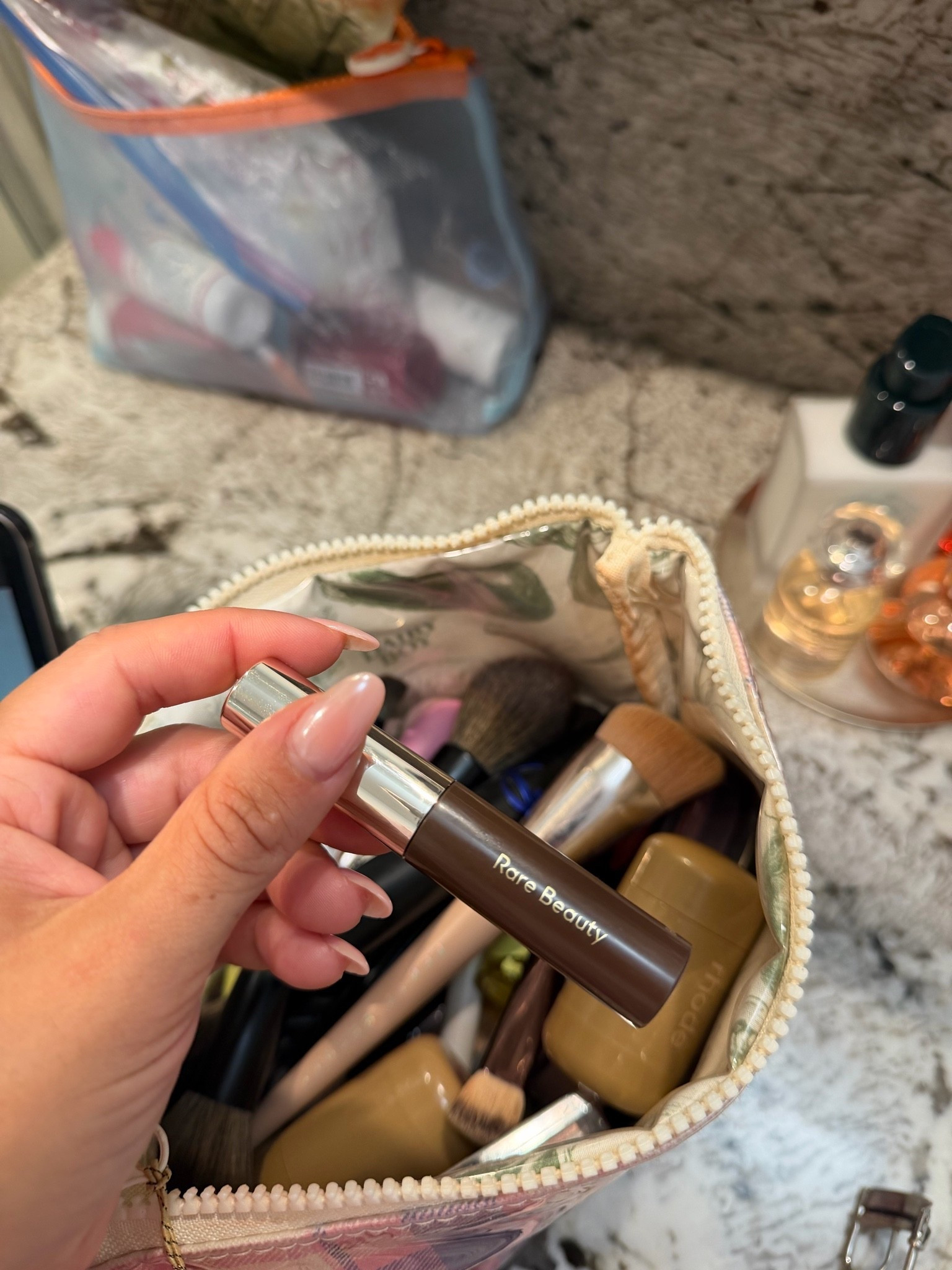 Eyebrow gel