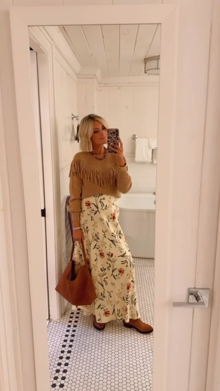 Love this cute fall look! Wearing XS in top & S in skirt!

Loverly Grey, fall outfit, sweater, maxi skirt, maternity 

#LTKStyleTip #LTKSeasonal